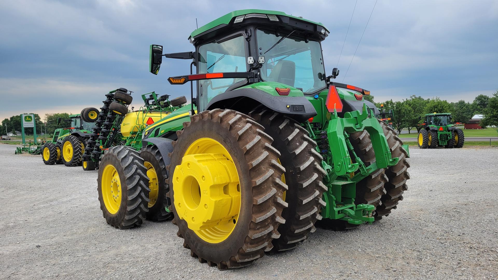 2023 John Deere 8R 410