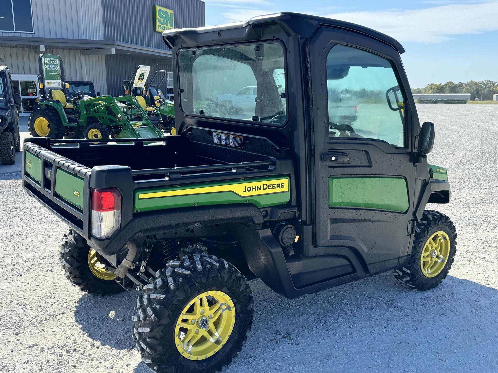 2023 John Deere XUV 835M