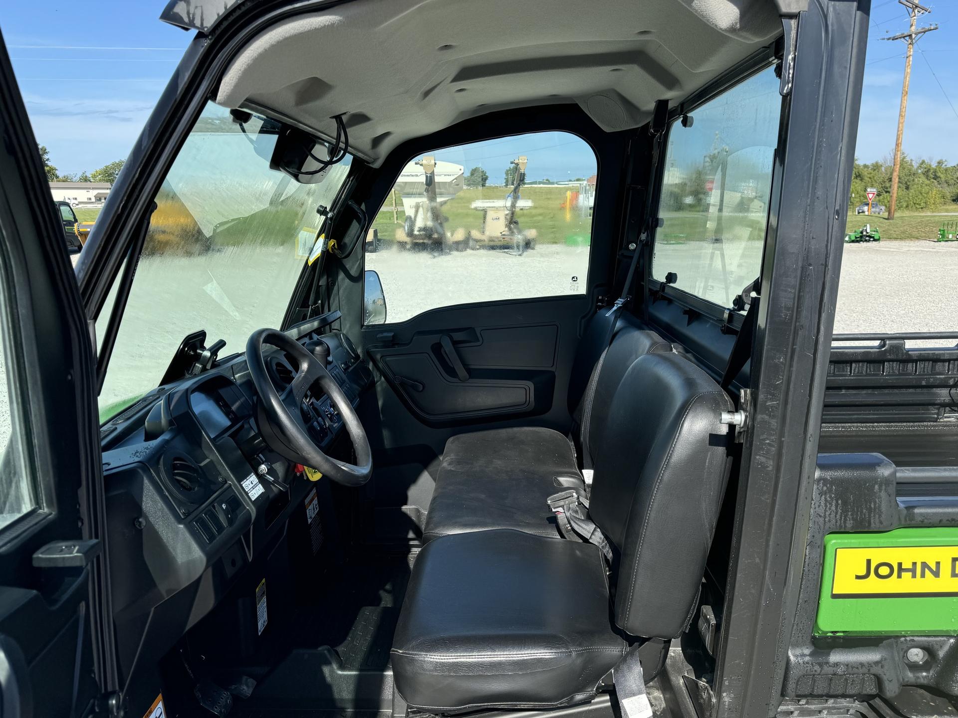 2023 John Deere XUV 835M