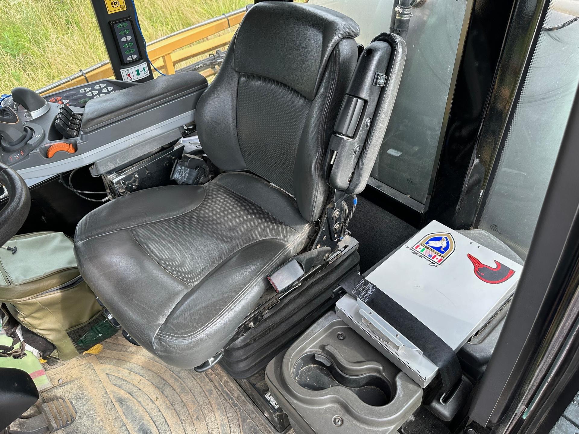 2019 RoGator RG1100C