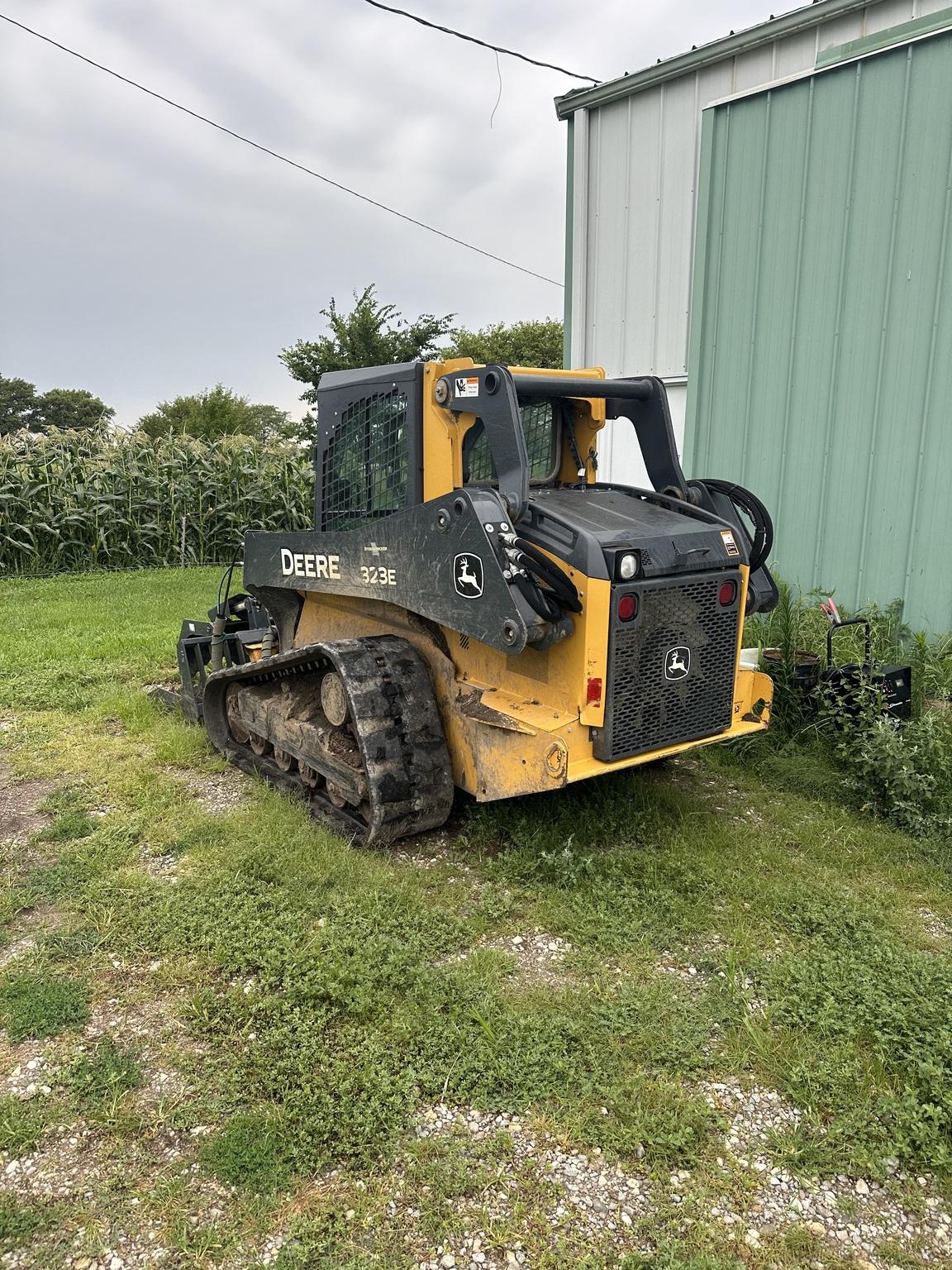 2016 John Deere 323E