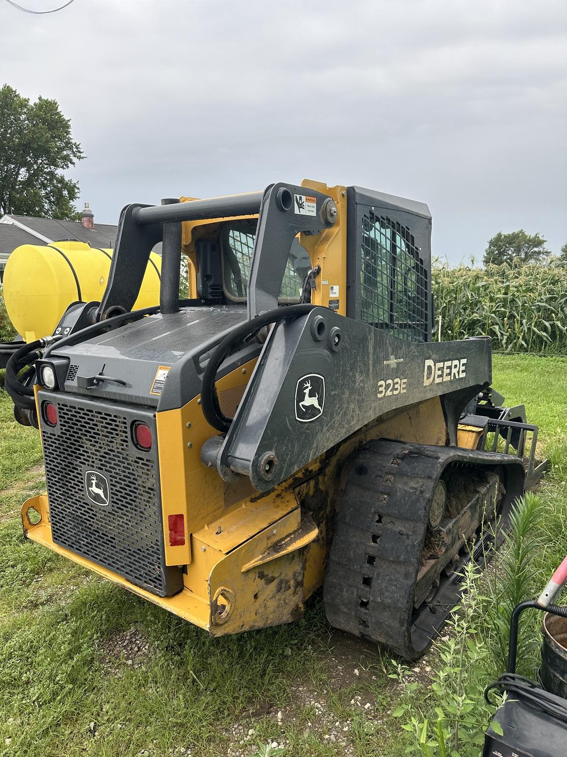 2016 John Deere 323E