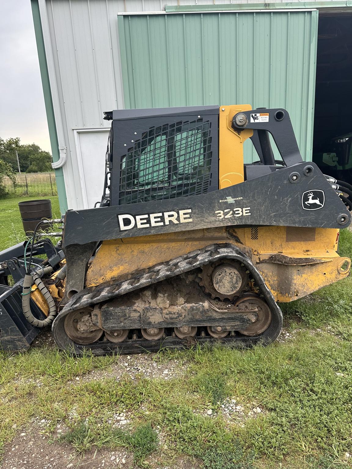 2016 John Deere 323E Image