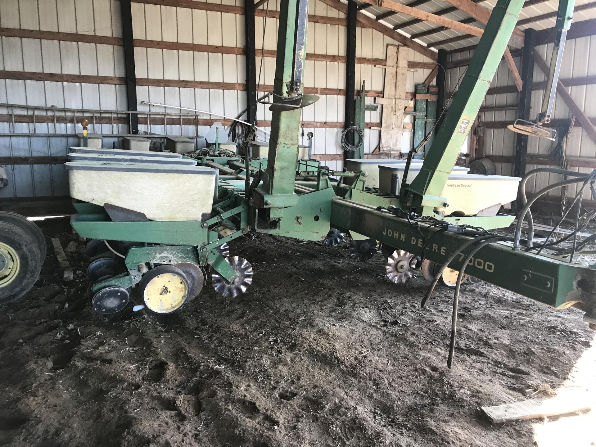 1980 John Deere 7000 Image