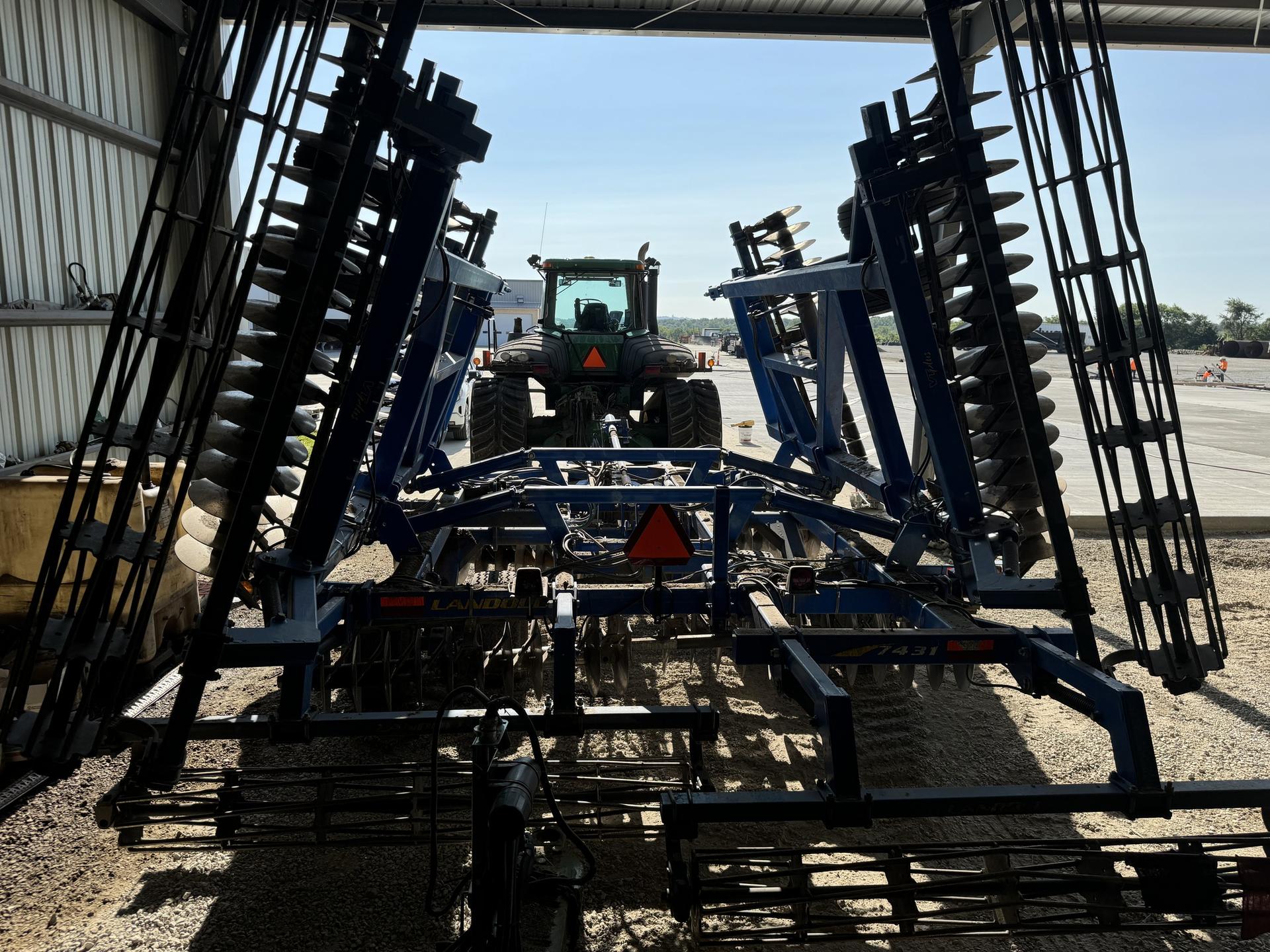 2011 Landoll 7431-33