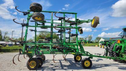 2023 John Deere 2430