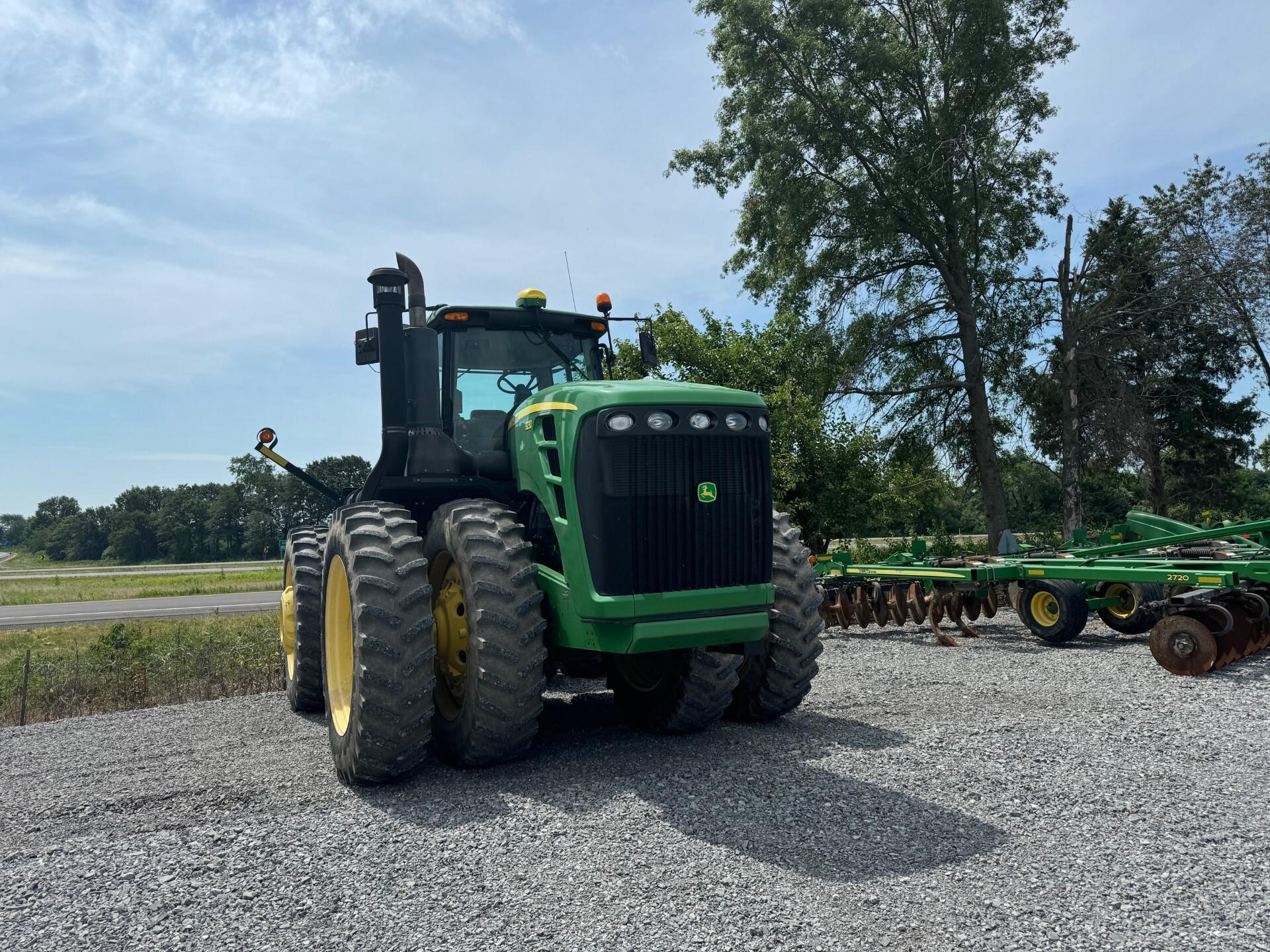 2011 John Deere 9230