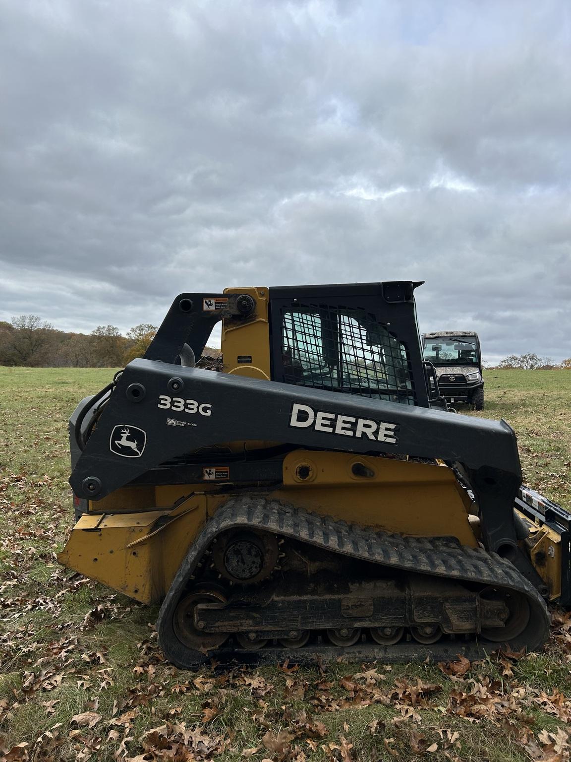 2017 John Deere 333G