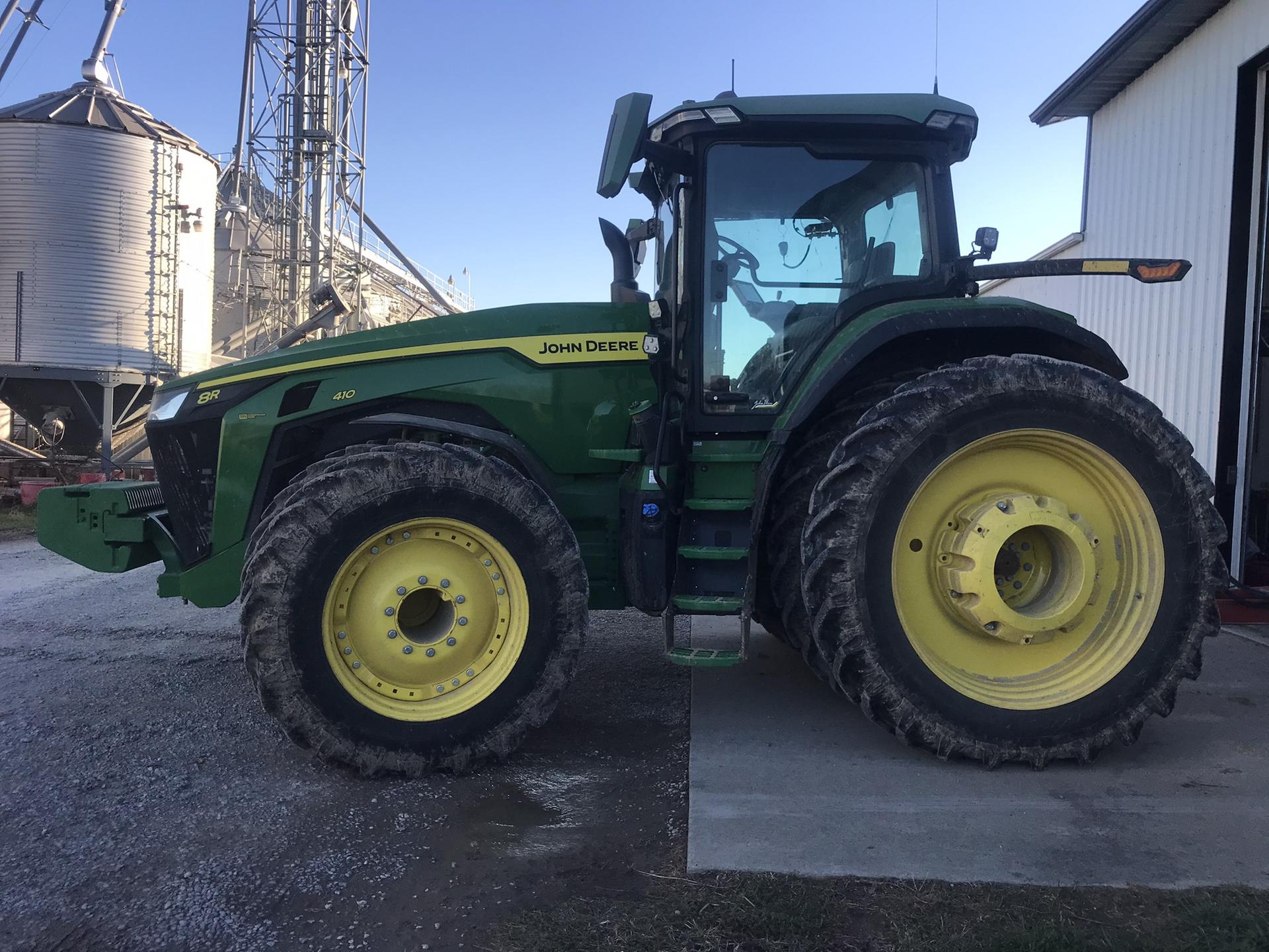 2023 John Deere 8R 410