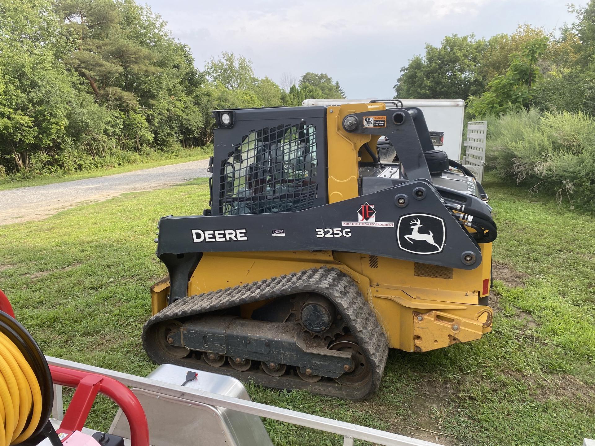 2021 John Deere 325G