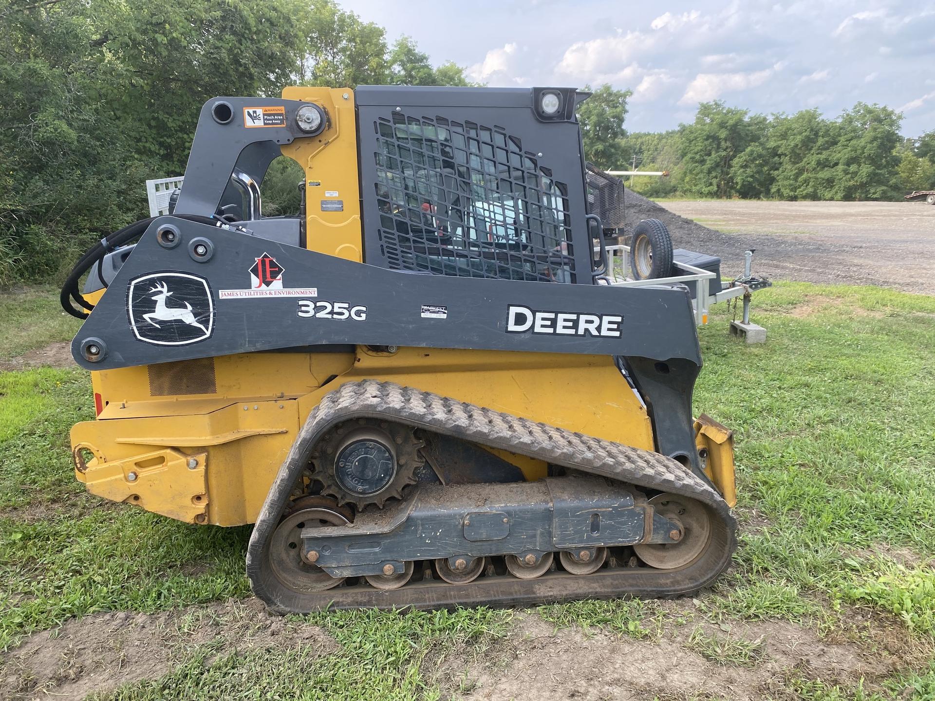 2021 John Deere 325G