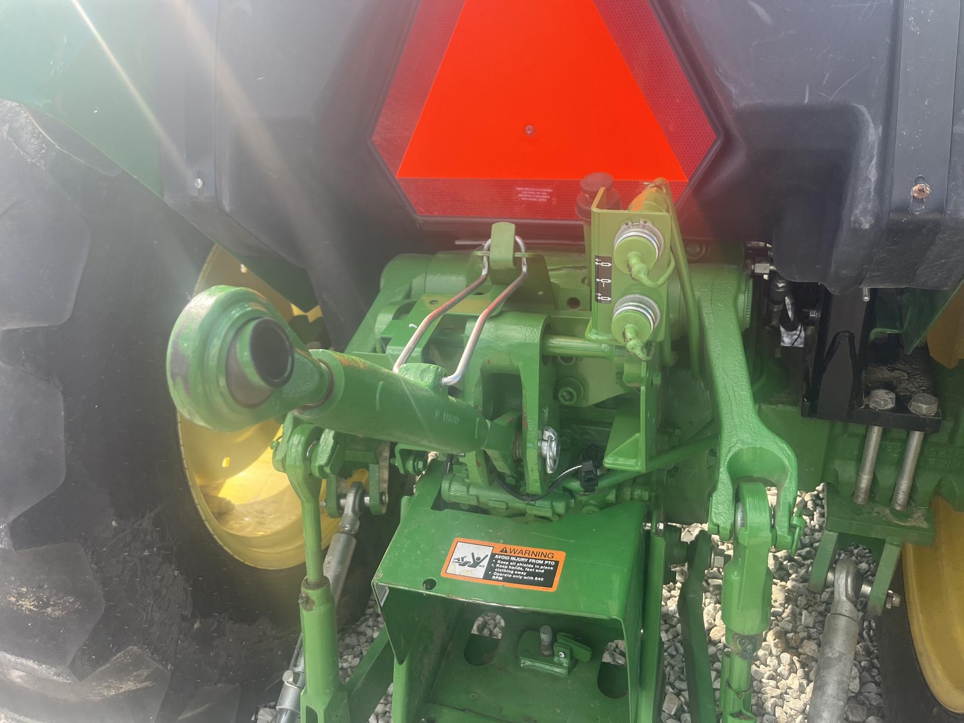 2022 John Deere 5075E