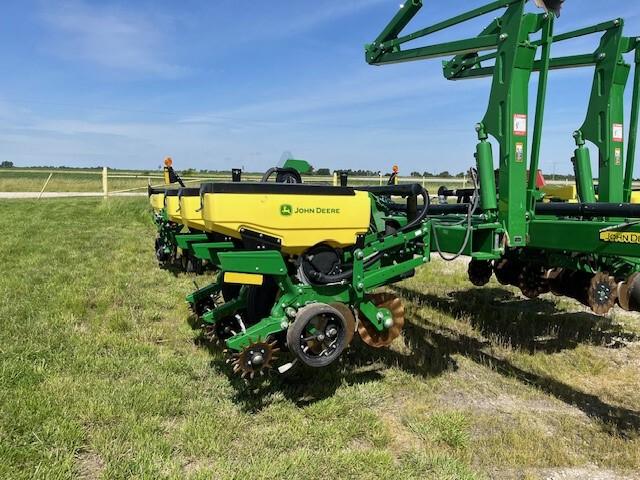 2022 John Deere 1775