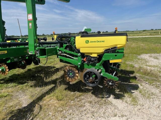 2022 John Deere 1775