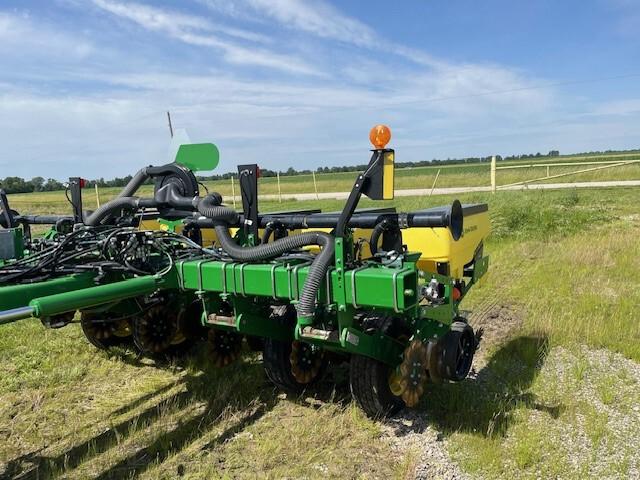 2022 John Deere 1775