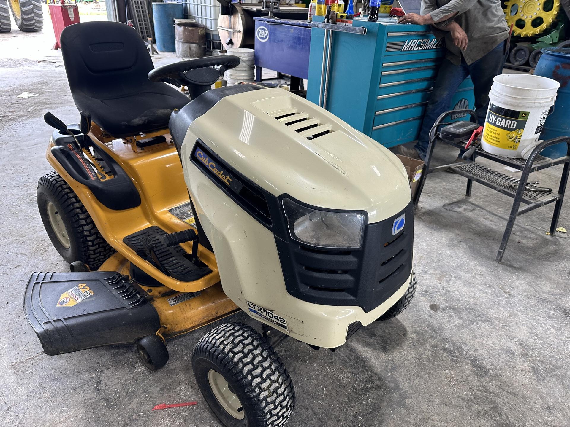 2010 Cub Cadet LTX1042