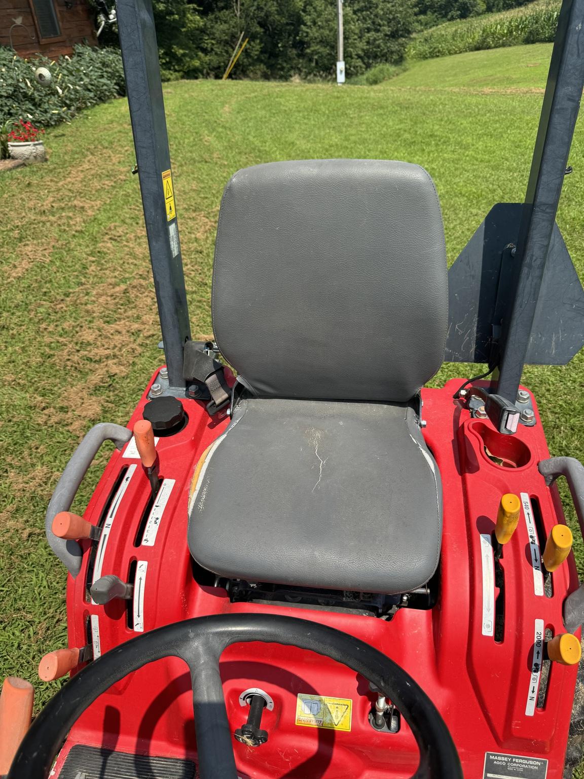 2010 Massey Ferguson GC2400