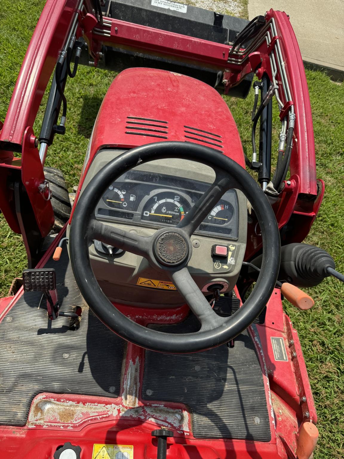 2010 Massey Ferguson GC2400