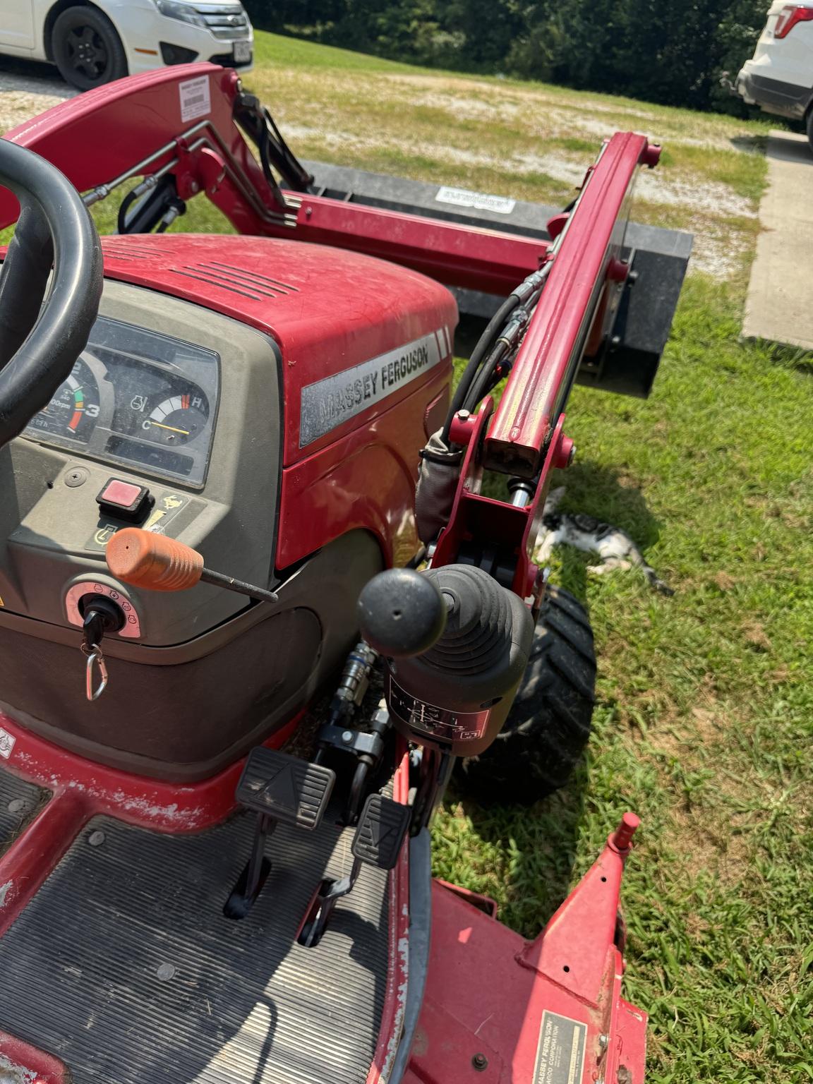 2010 Massey Ferguson GC2400