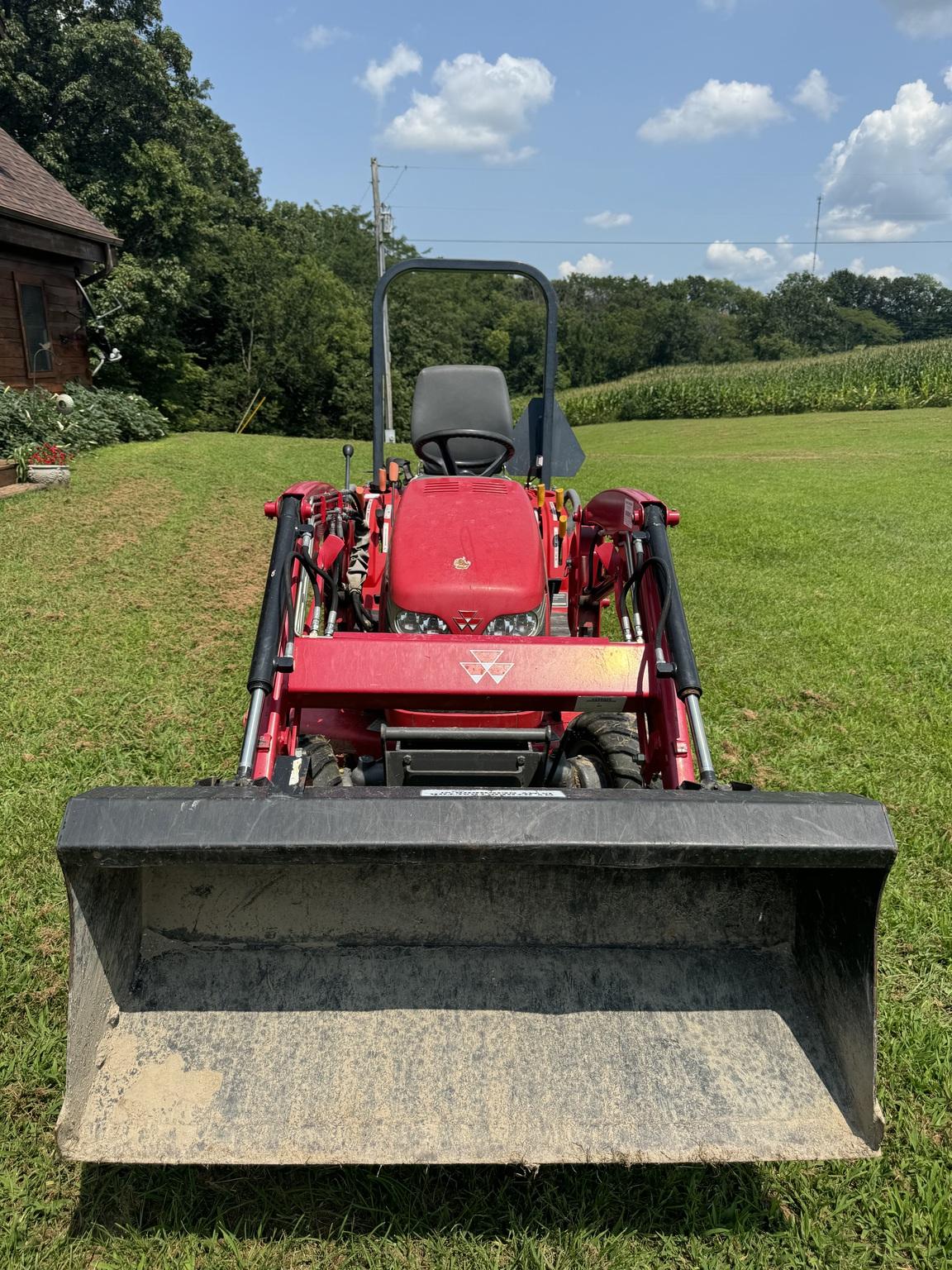 2010 Massey Ferguson GC2400