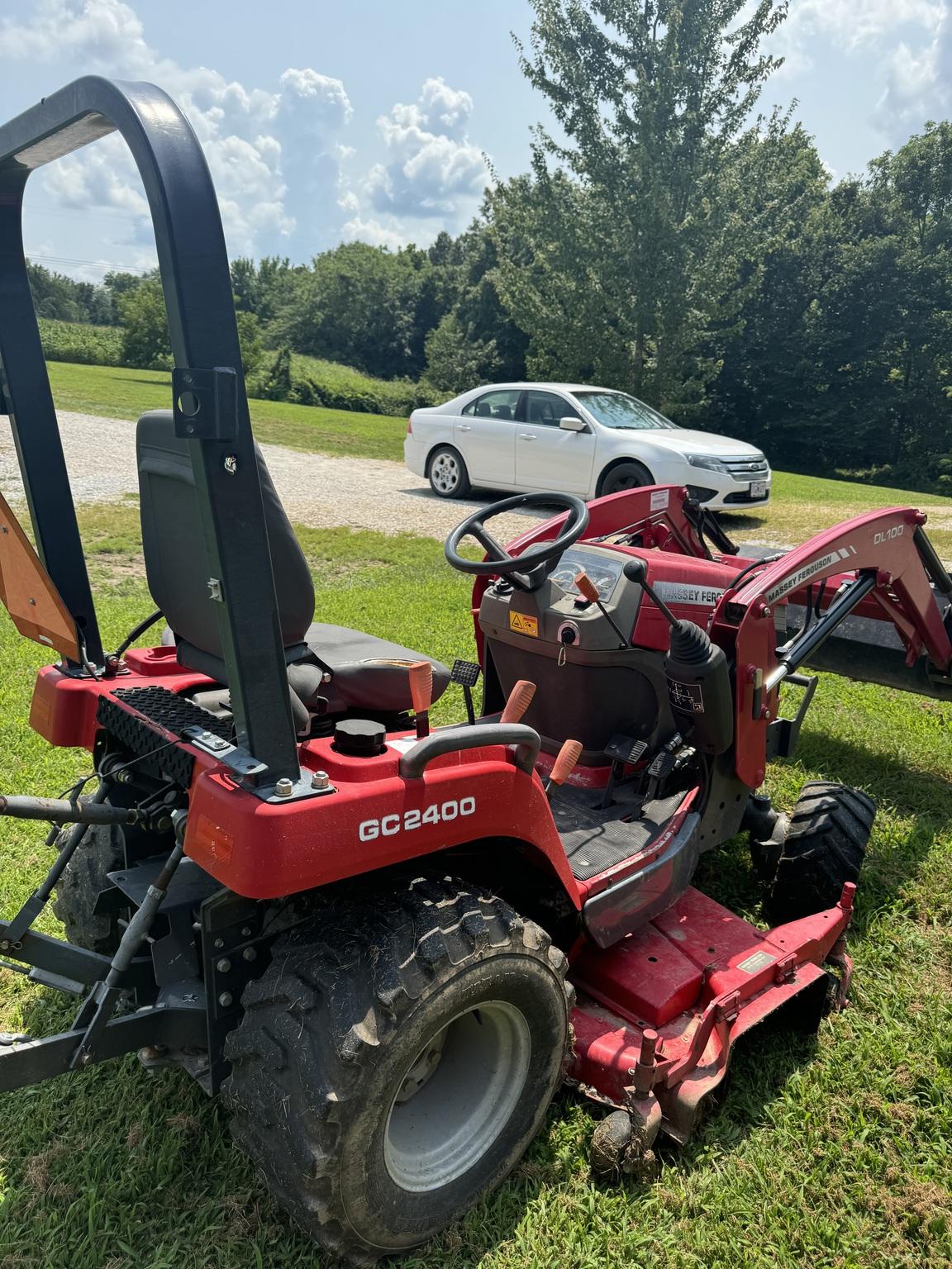 2010 Massey Ferguson GC2400