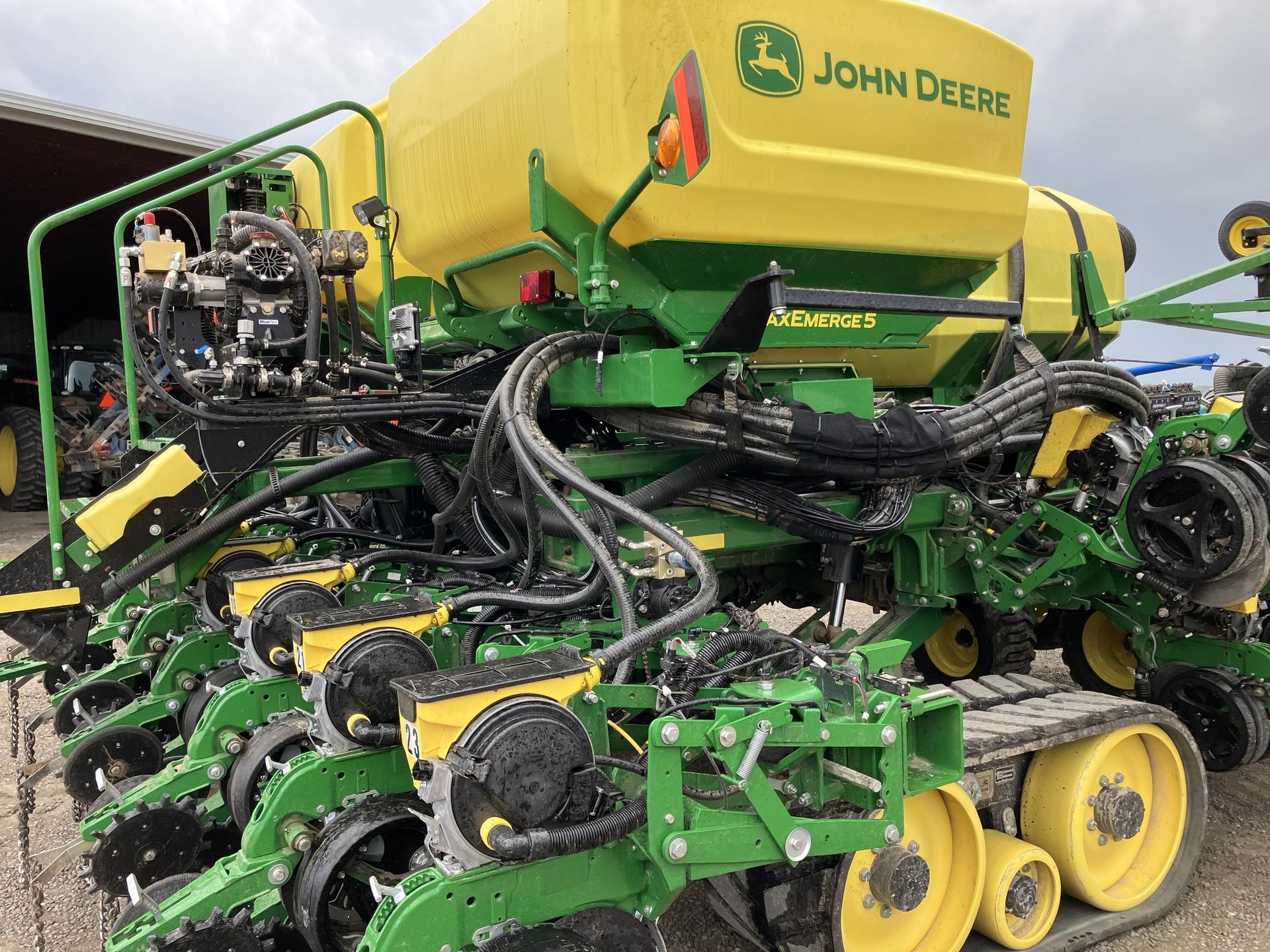 2022 John Deere DB44