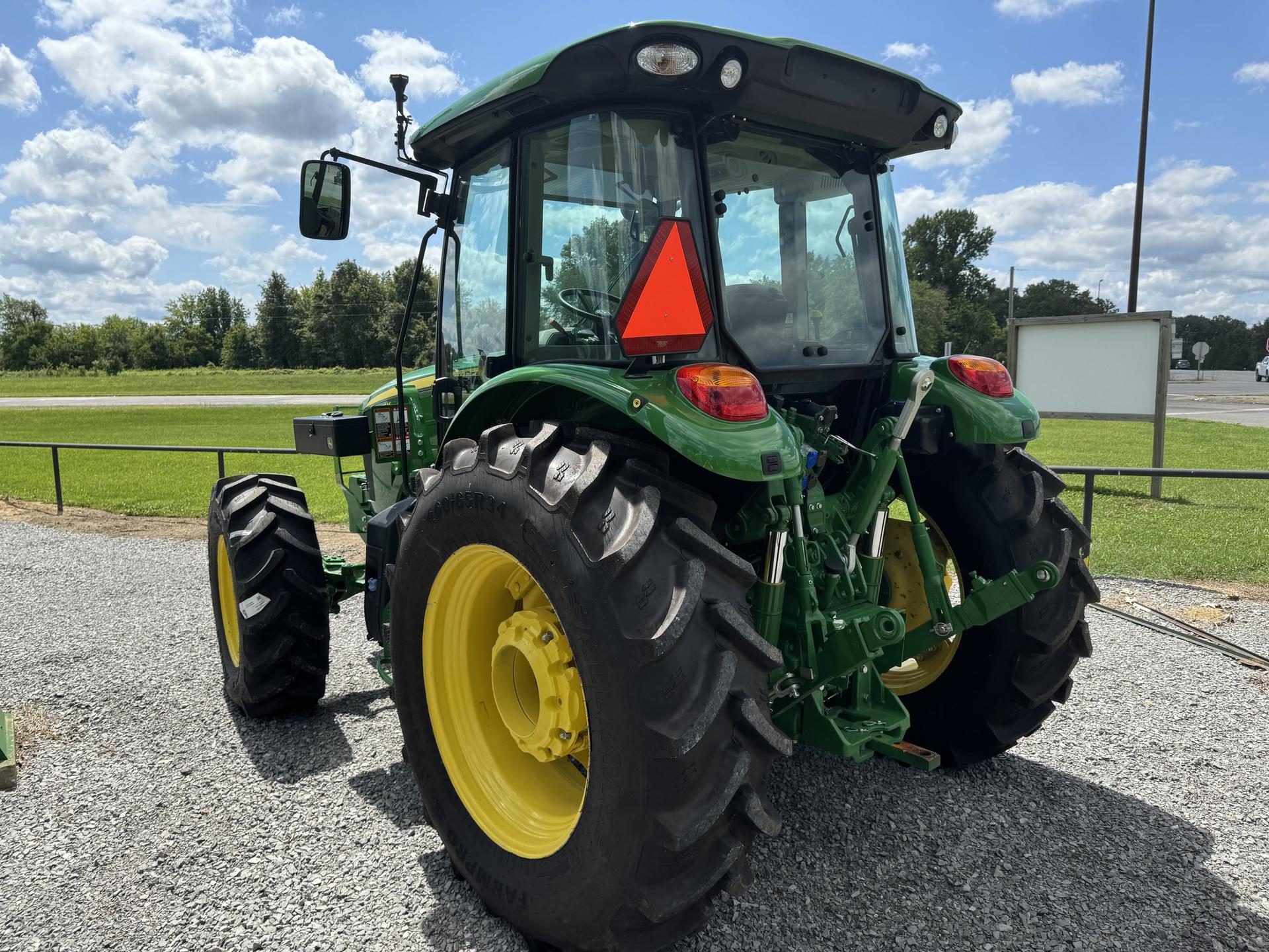 2023 John Deere 5125M