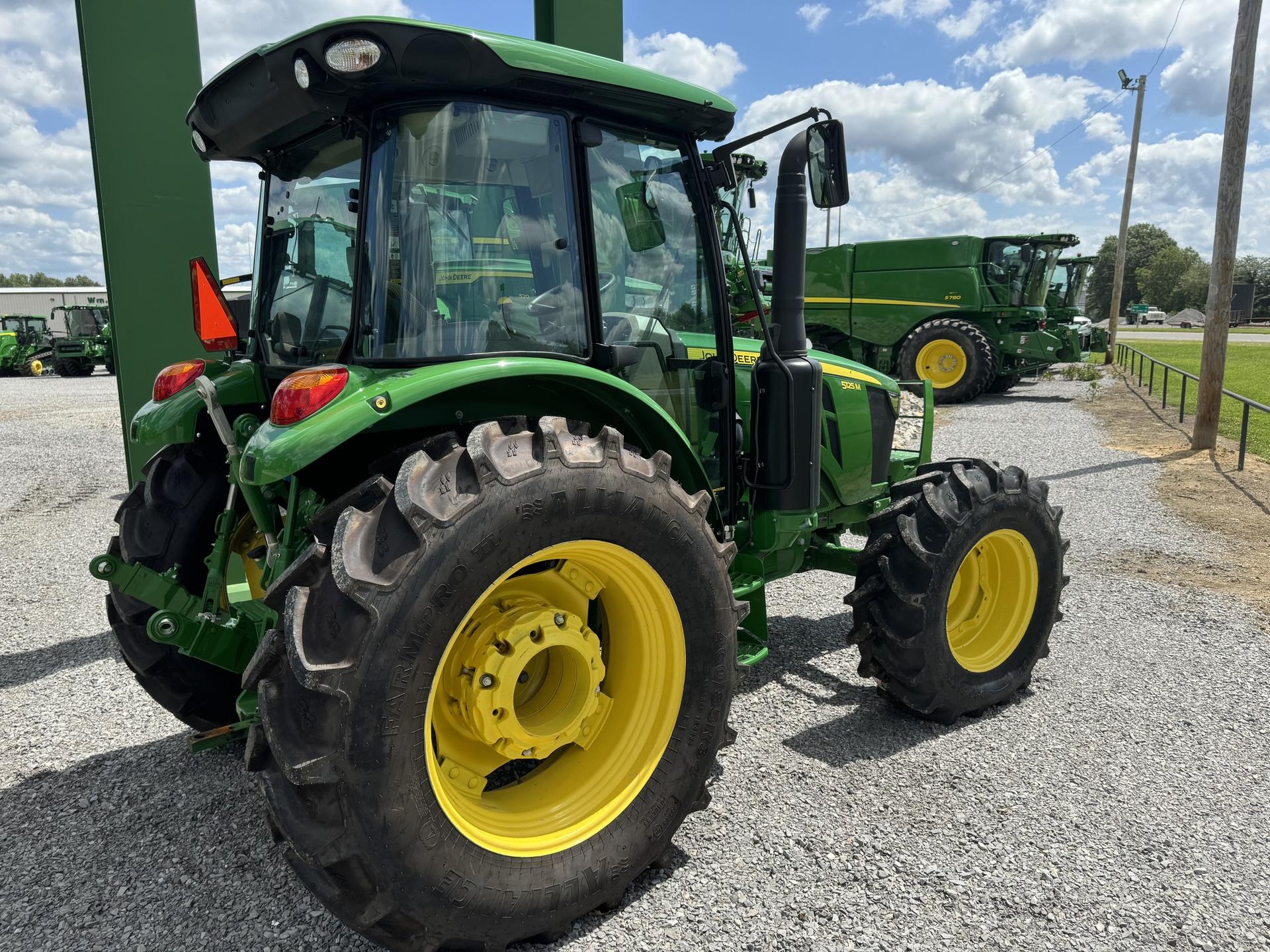 2023 John Deere 5125M