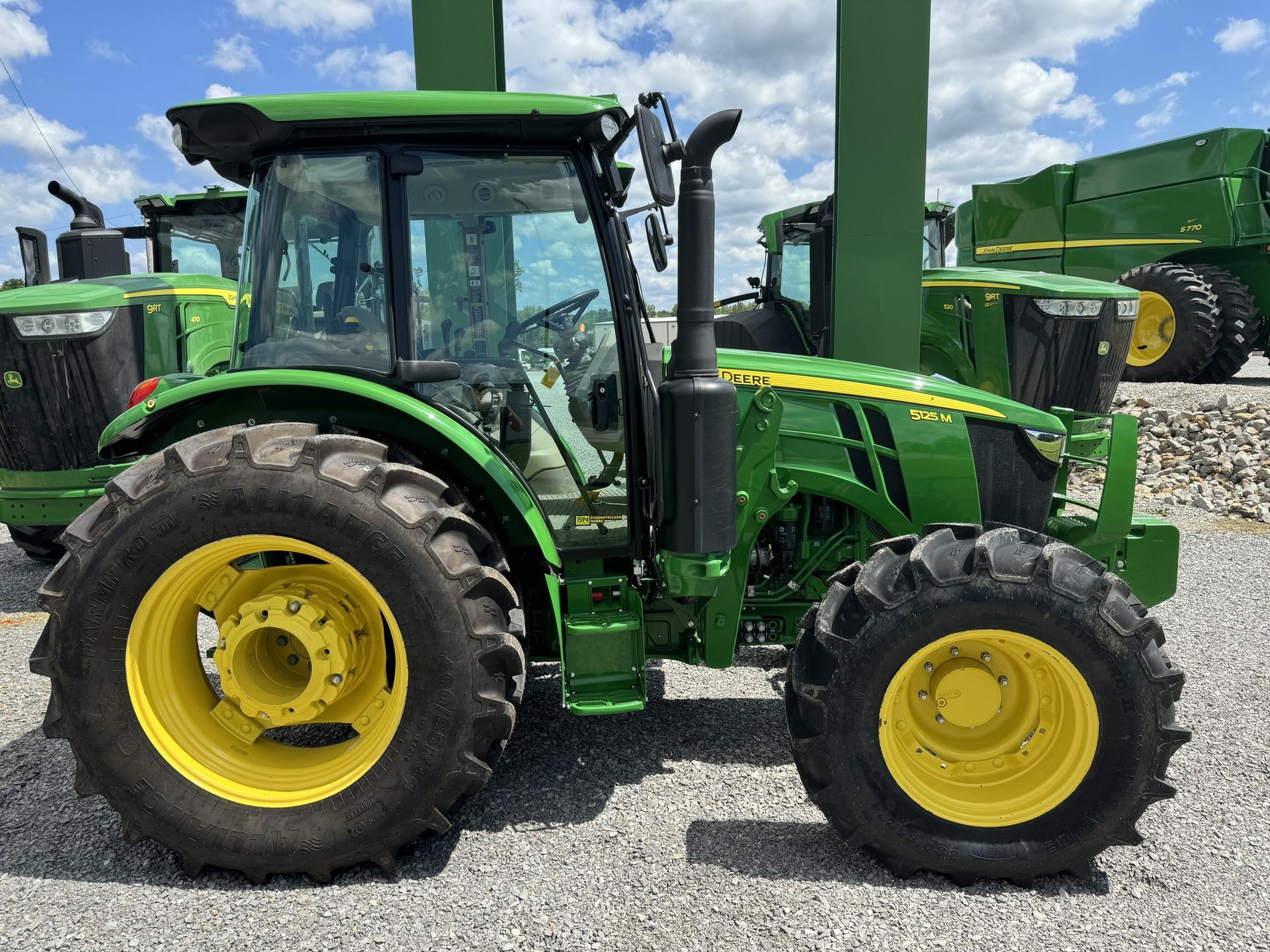 2023 John Deere 5125M