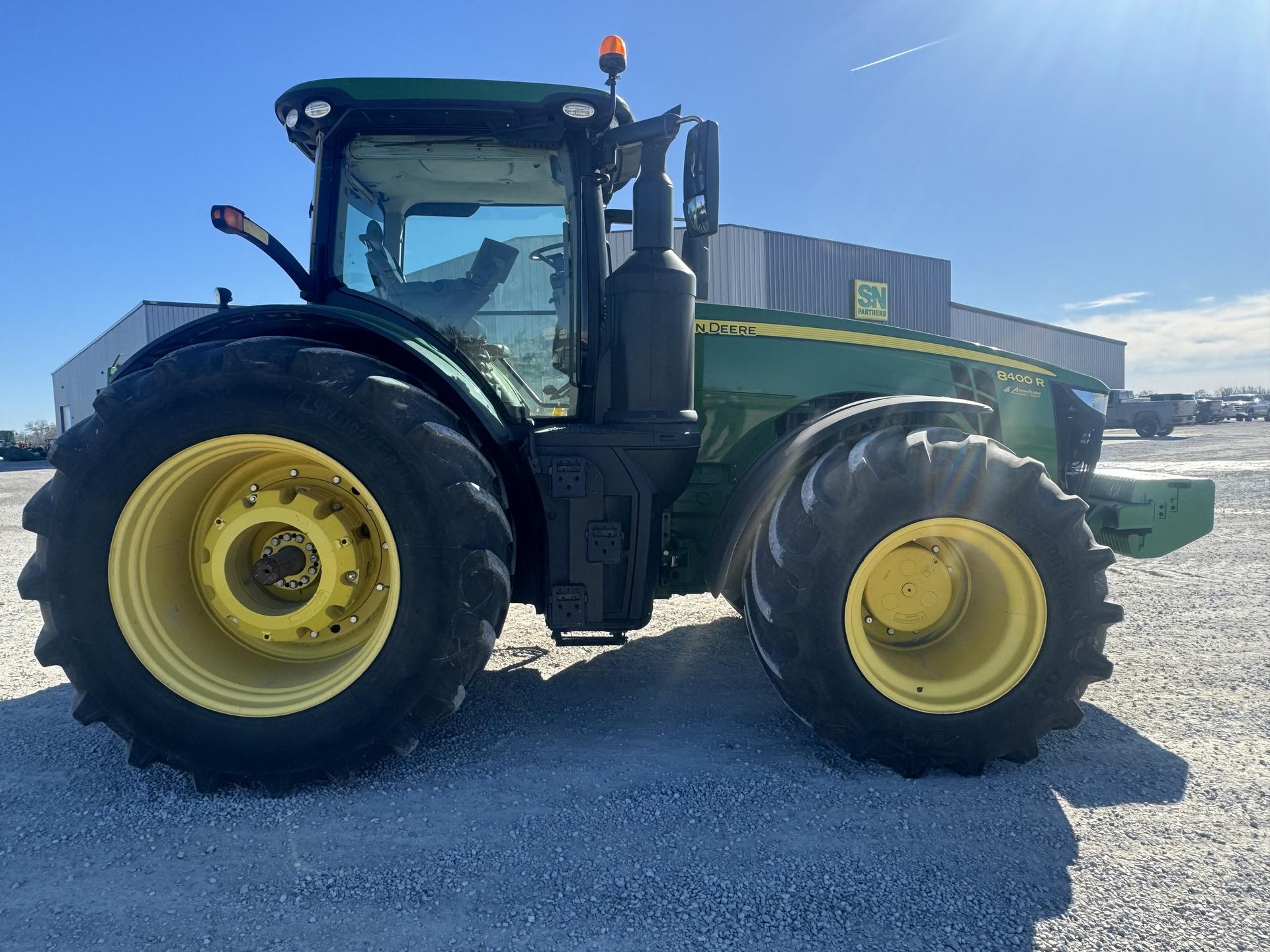 2018 John Deere 8400R Image