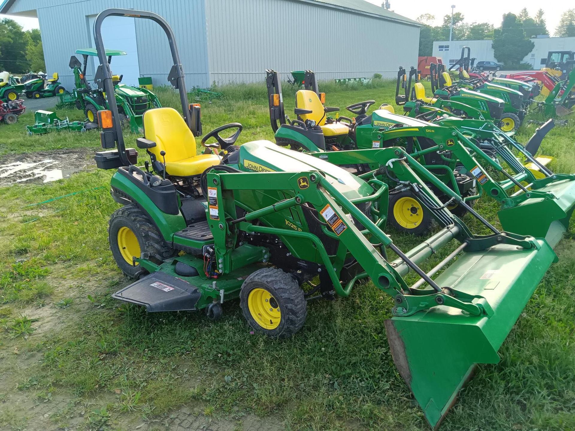 2016 John Deere 1025R