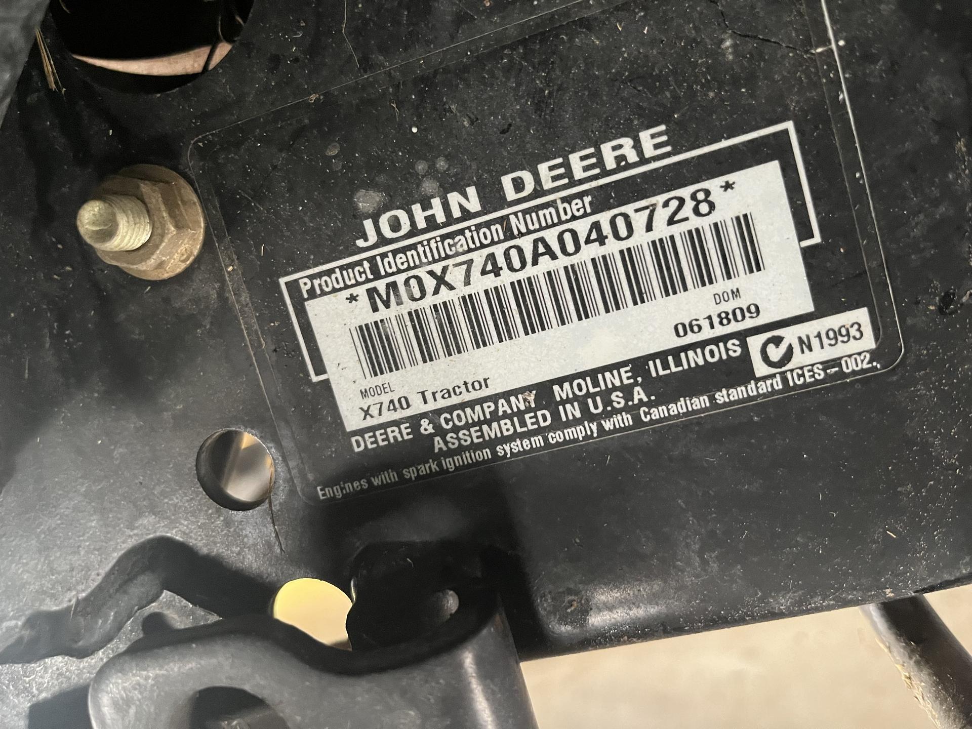 2009 John Deere X740 Image