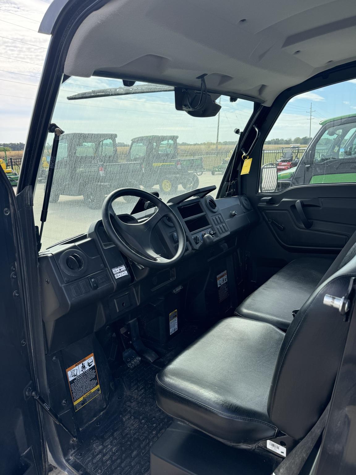 2023 John Deere XUV 835M