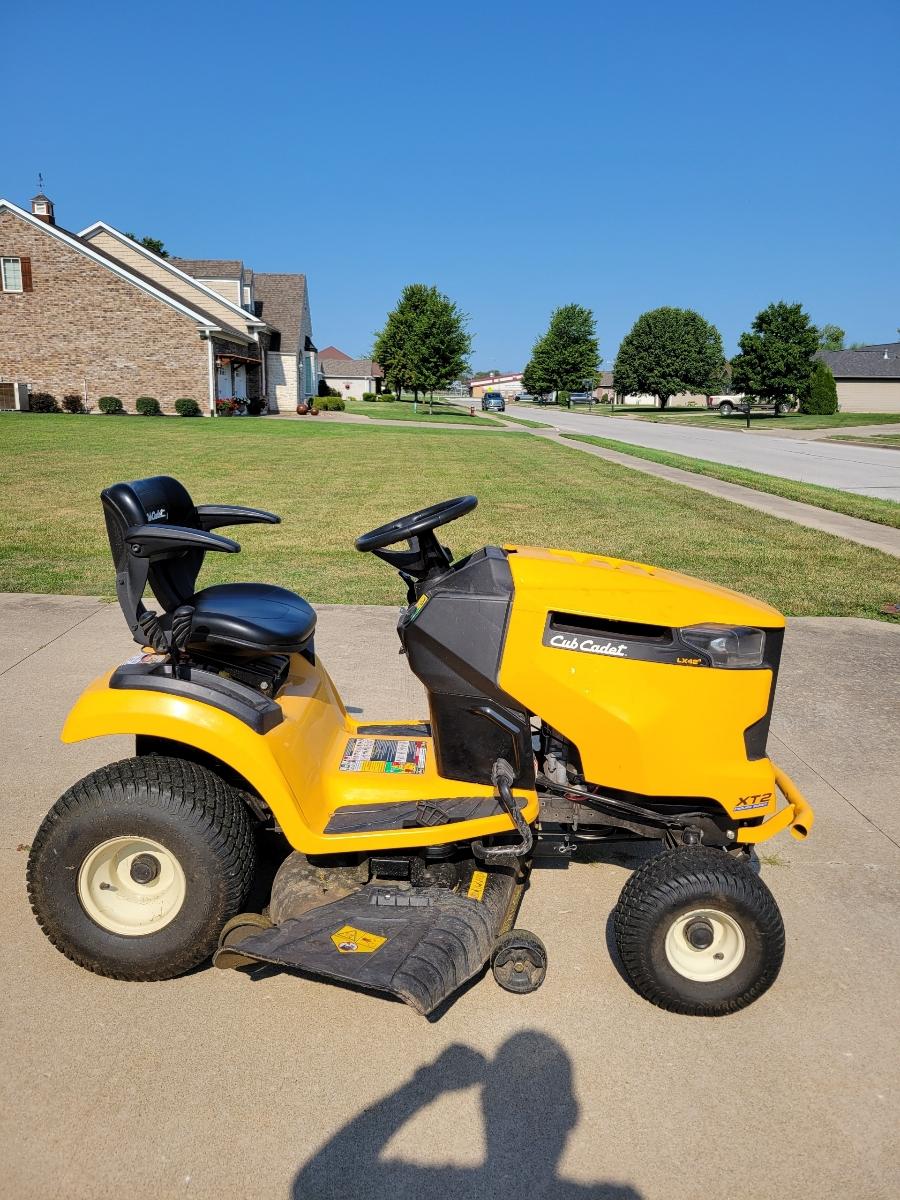 2017 Cub Cadet LX42