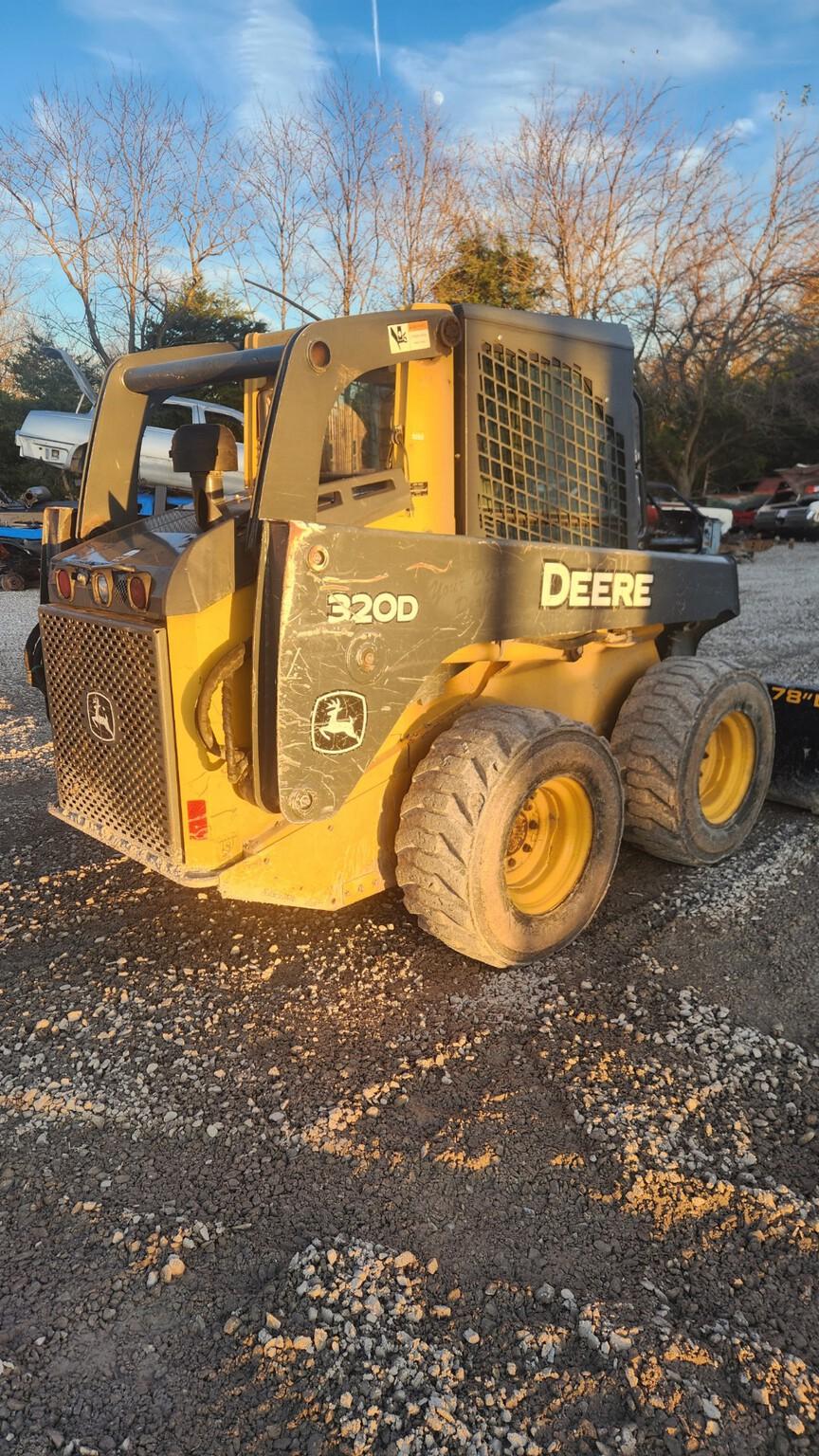 2010 John Deere 320D