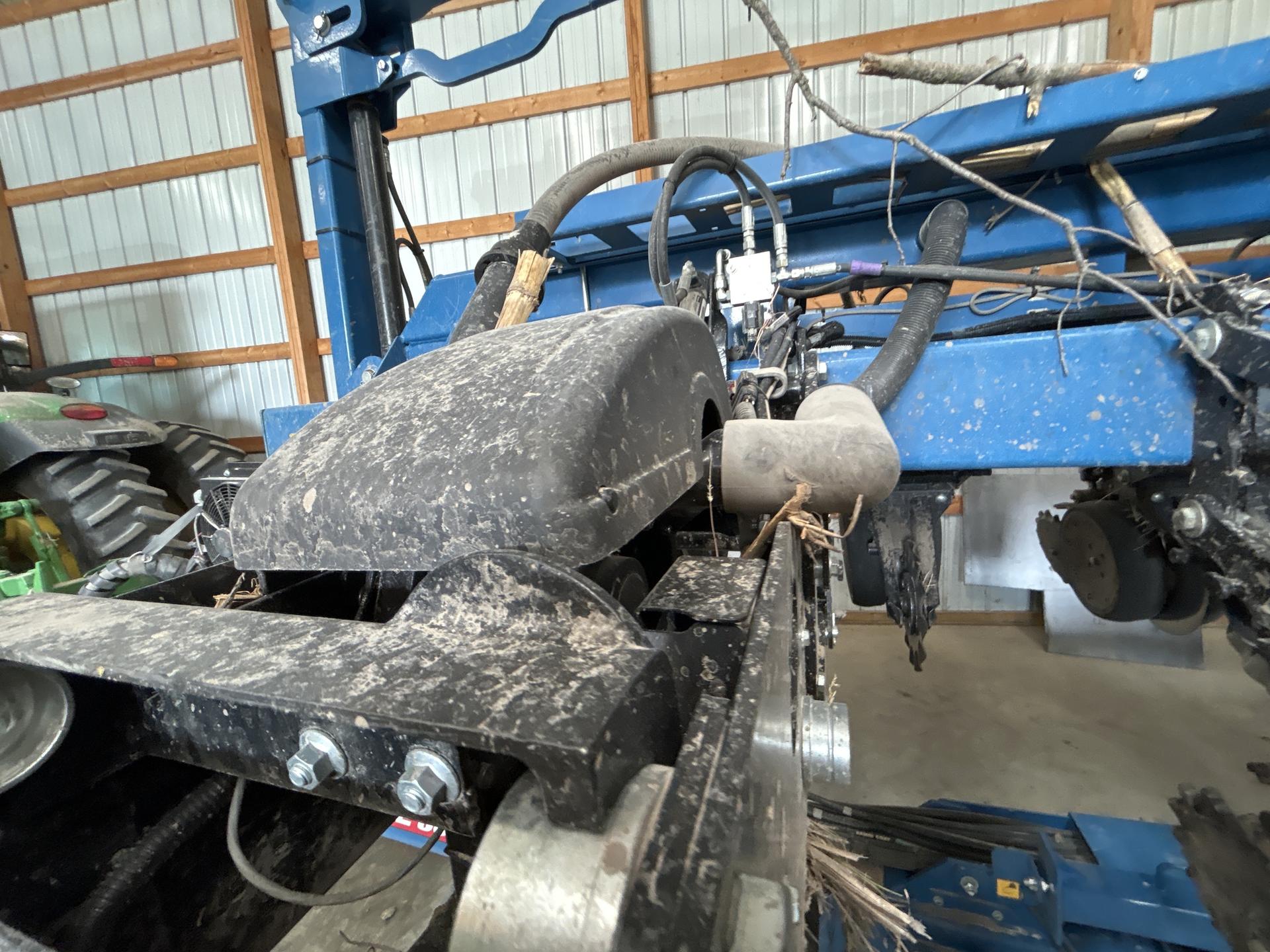 2021 Kinze 3665