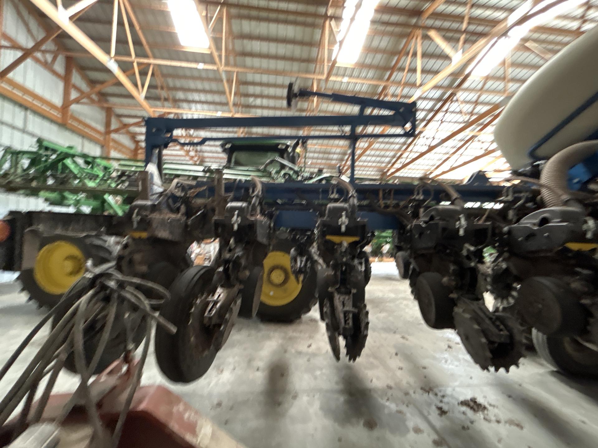 2021 Kinze 3665