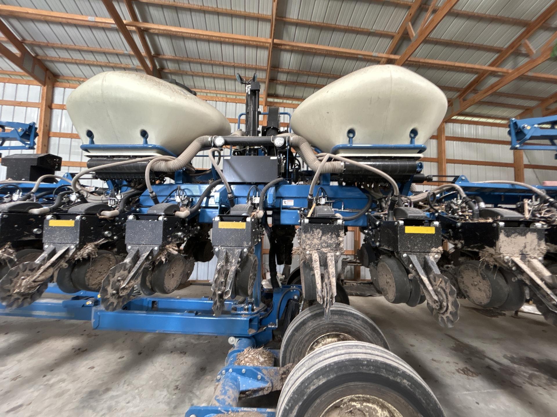 2021 Kinze 3665