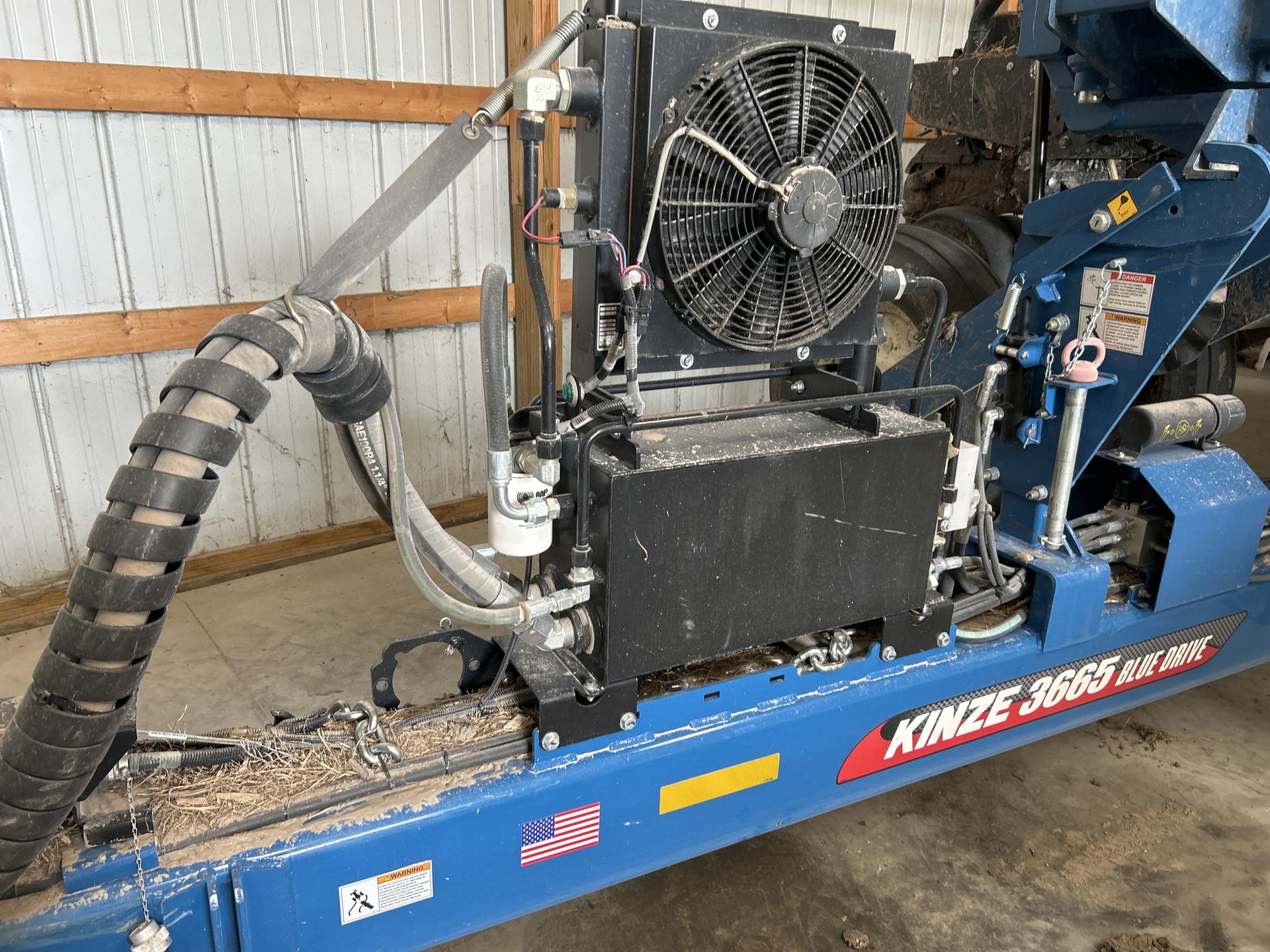 2021 Kinze 3665