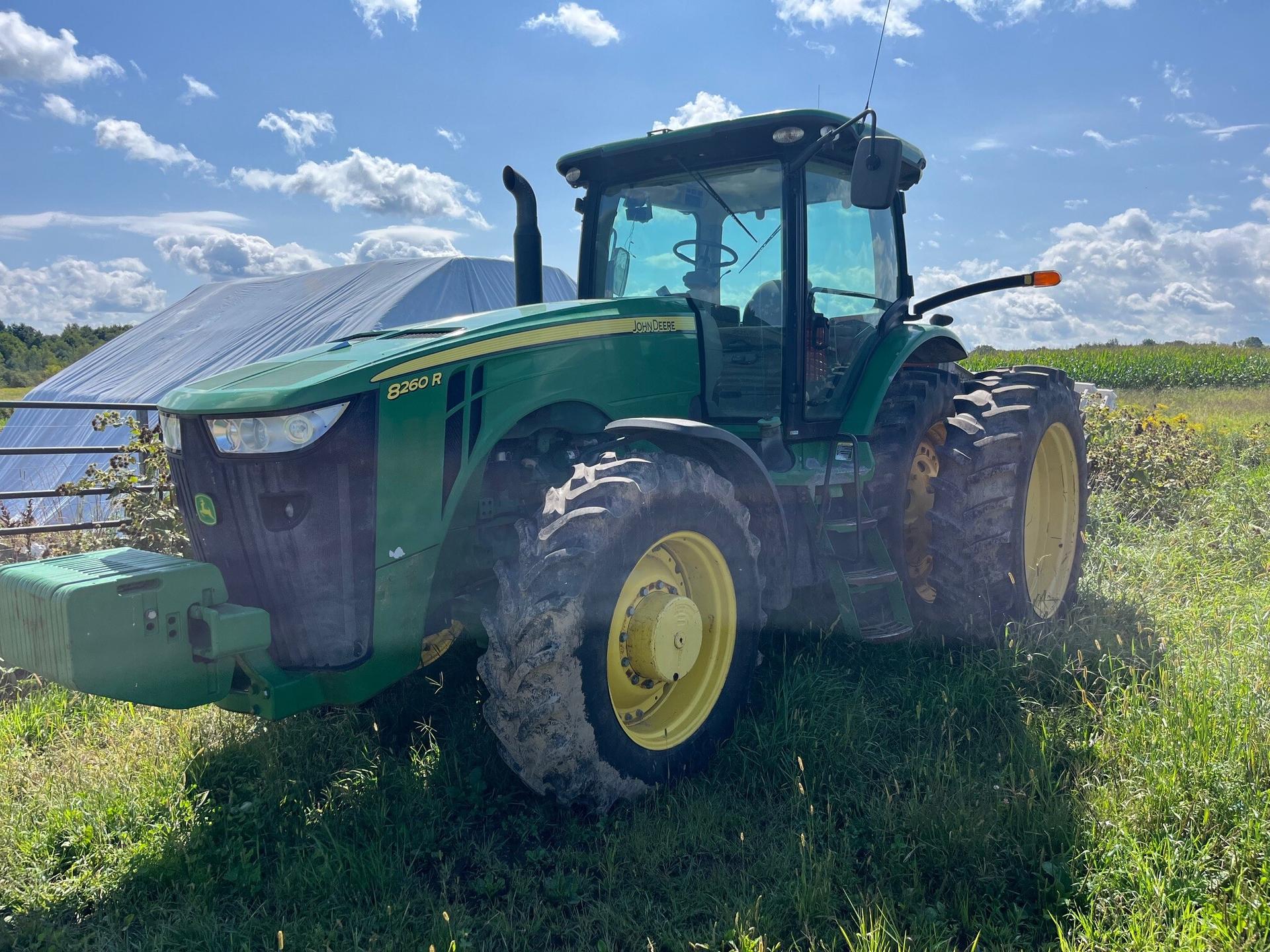 2012 John Deere 8260R