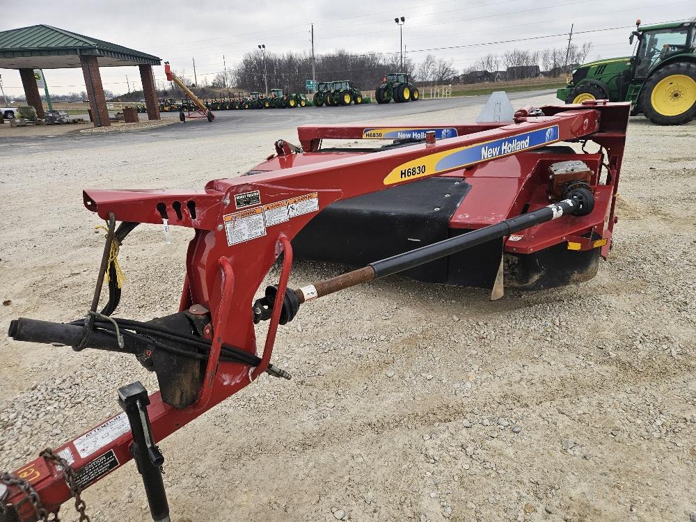 2012 New Holland H6830