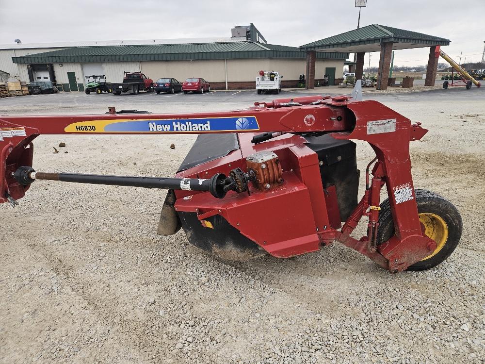 2012 New Holland H6830