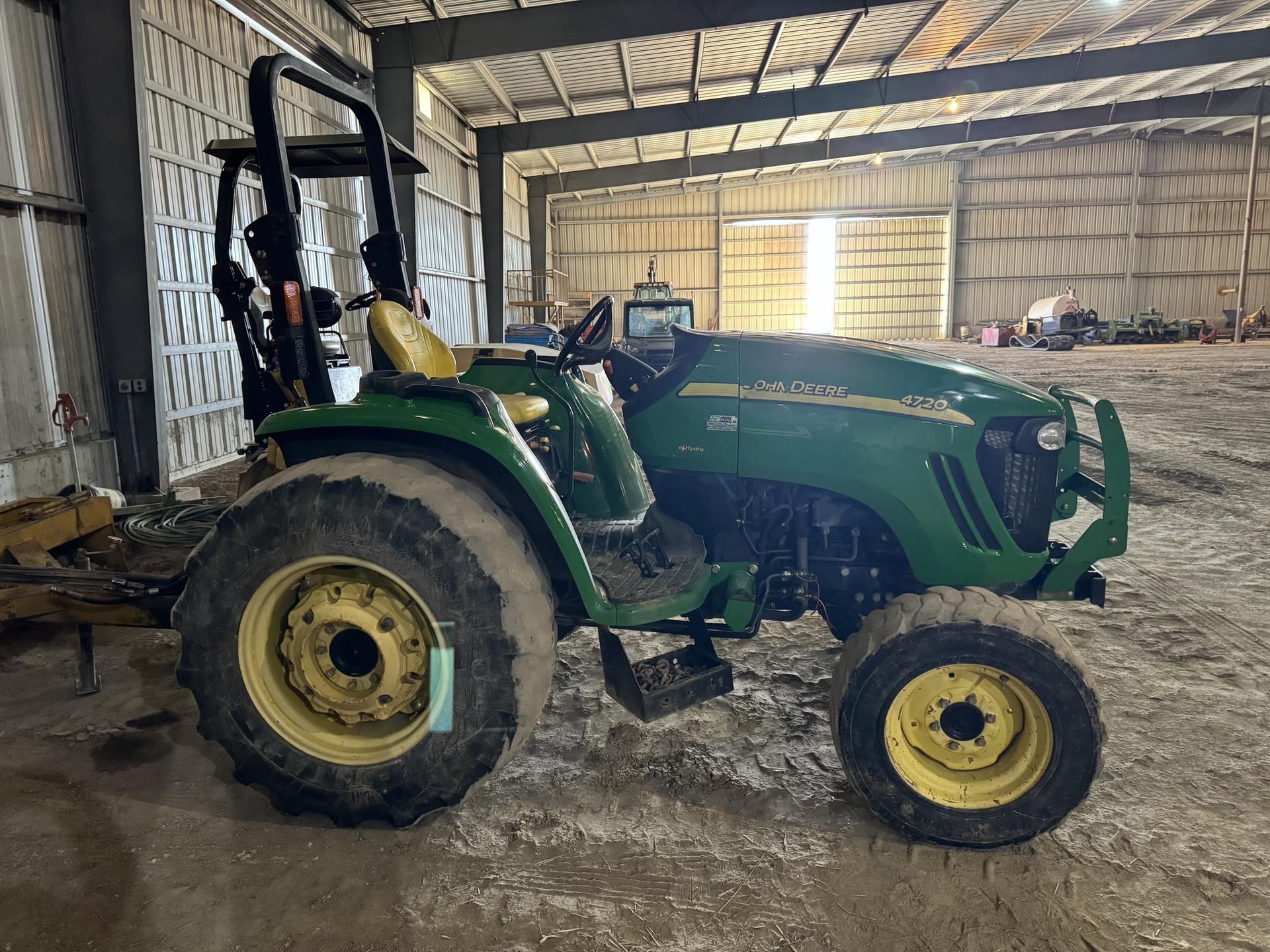 2005 John Deere 4720 Image