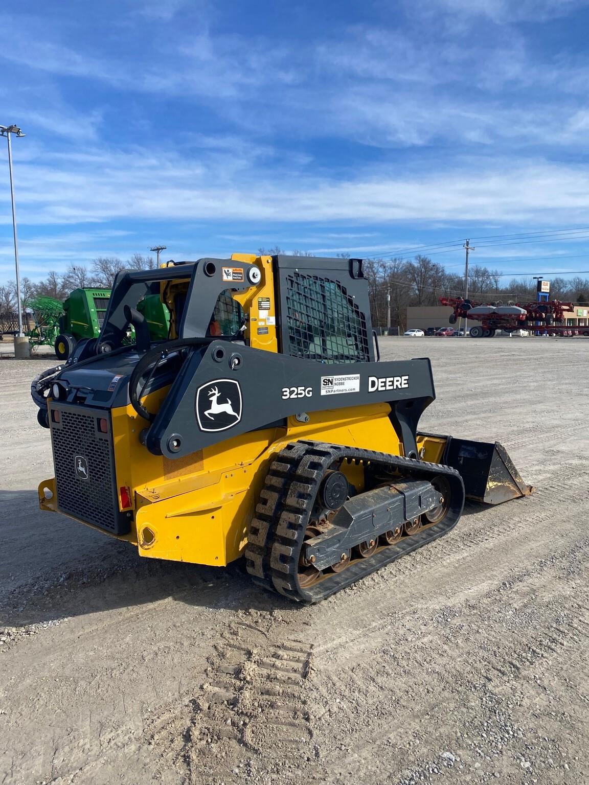 2022 John Deere 325G