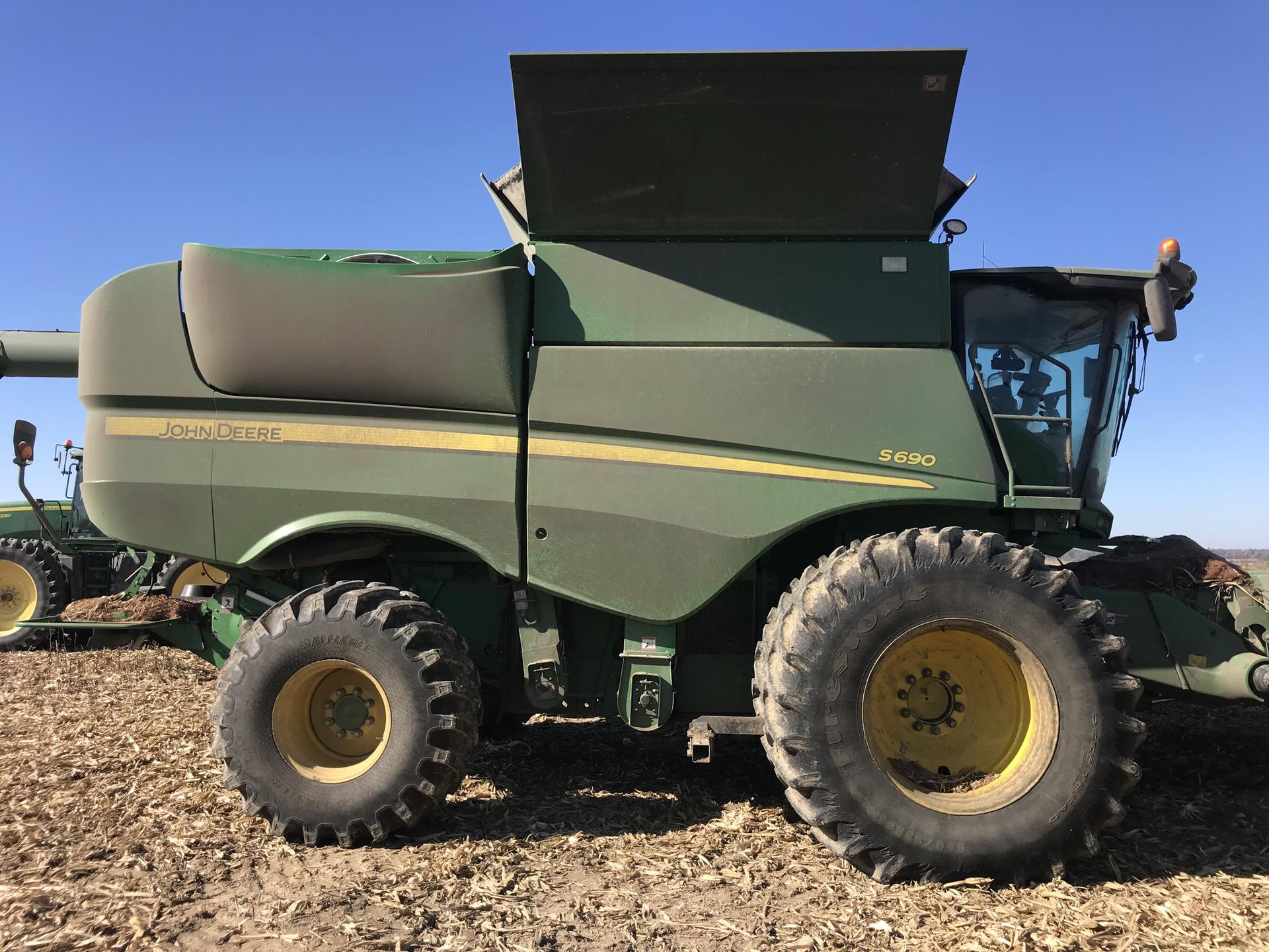 2012 John Deere S690