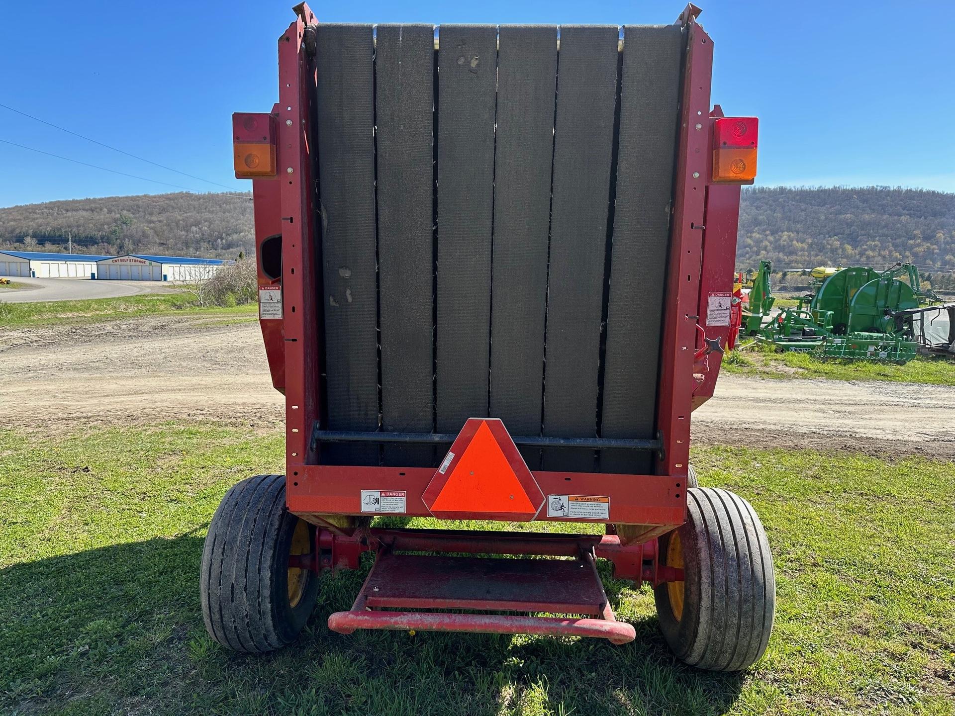 2011 New Holland BR7060