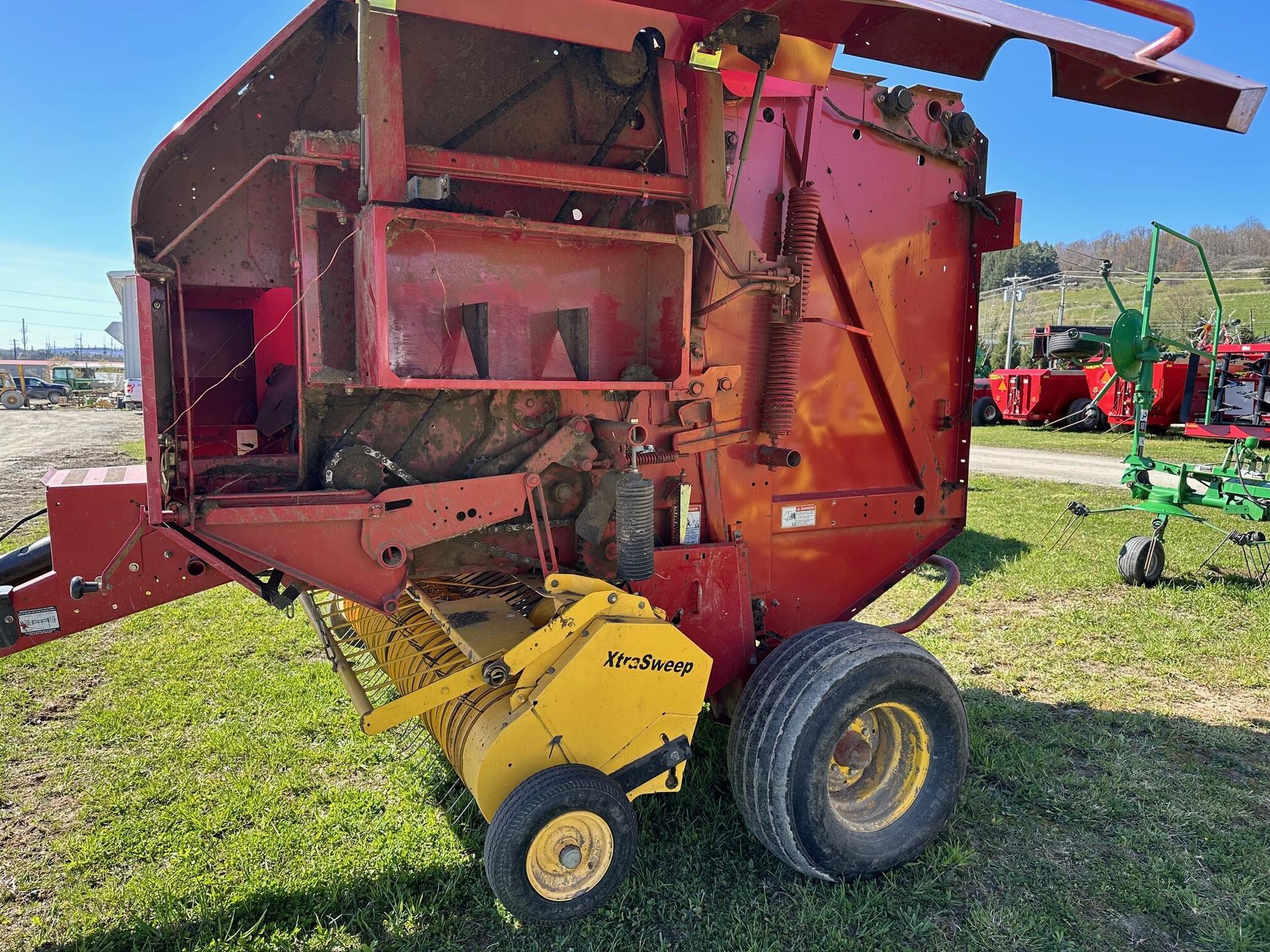 2011 New Holland BR7060