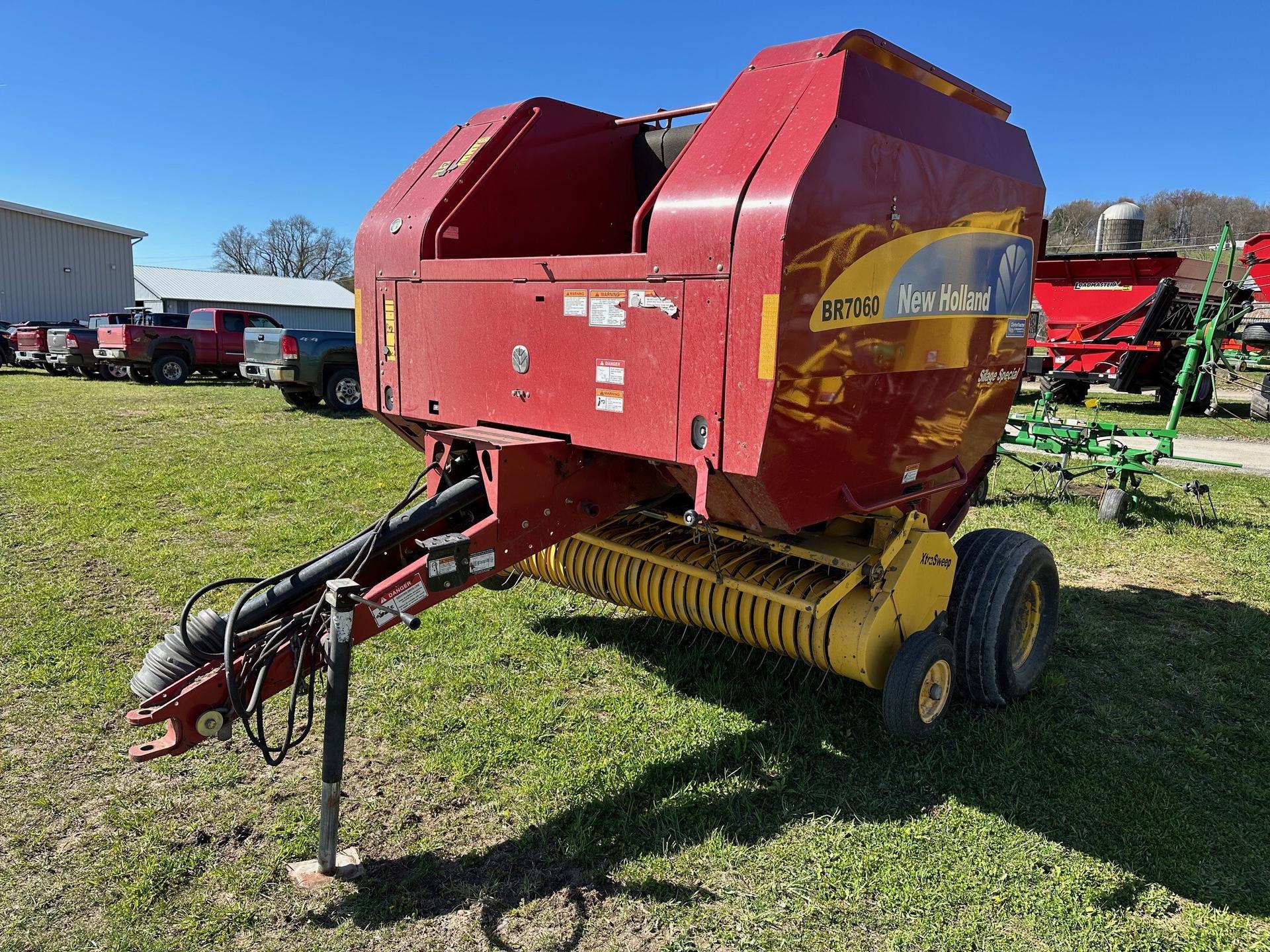 2011 New Holland BR7060