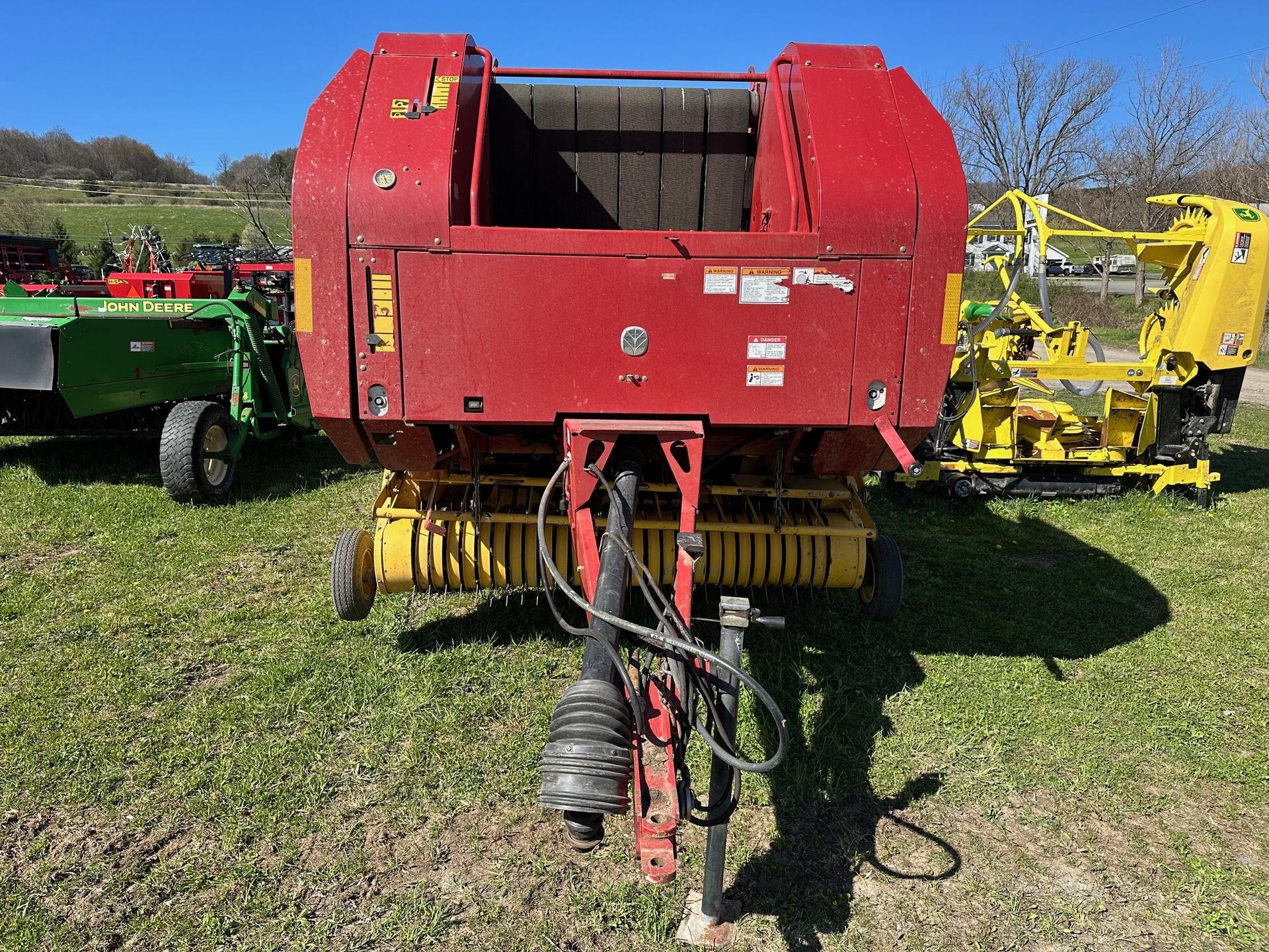 2011 New Holland BR7060