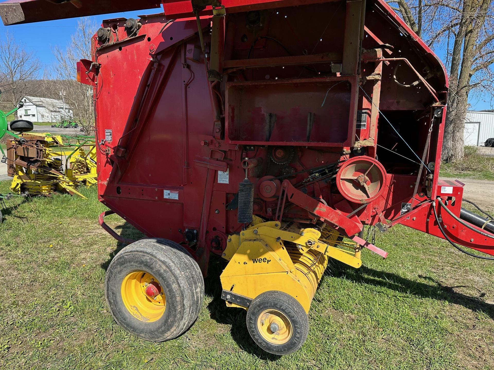 2011 New Holland BR7060